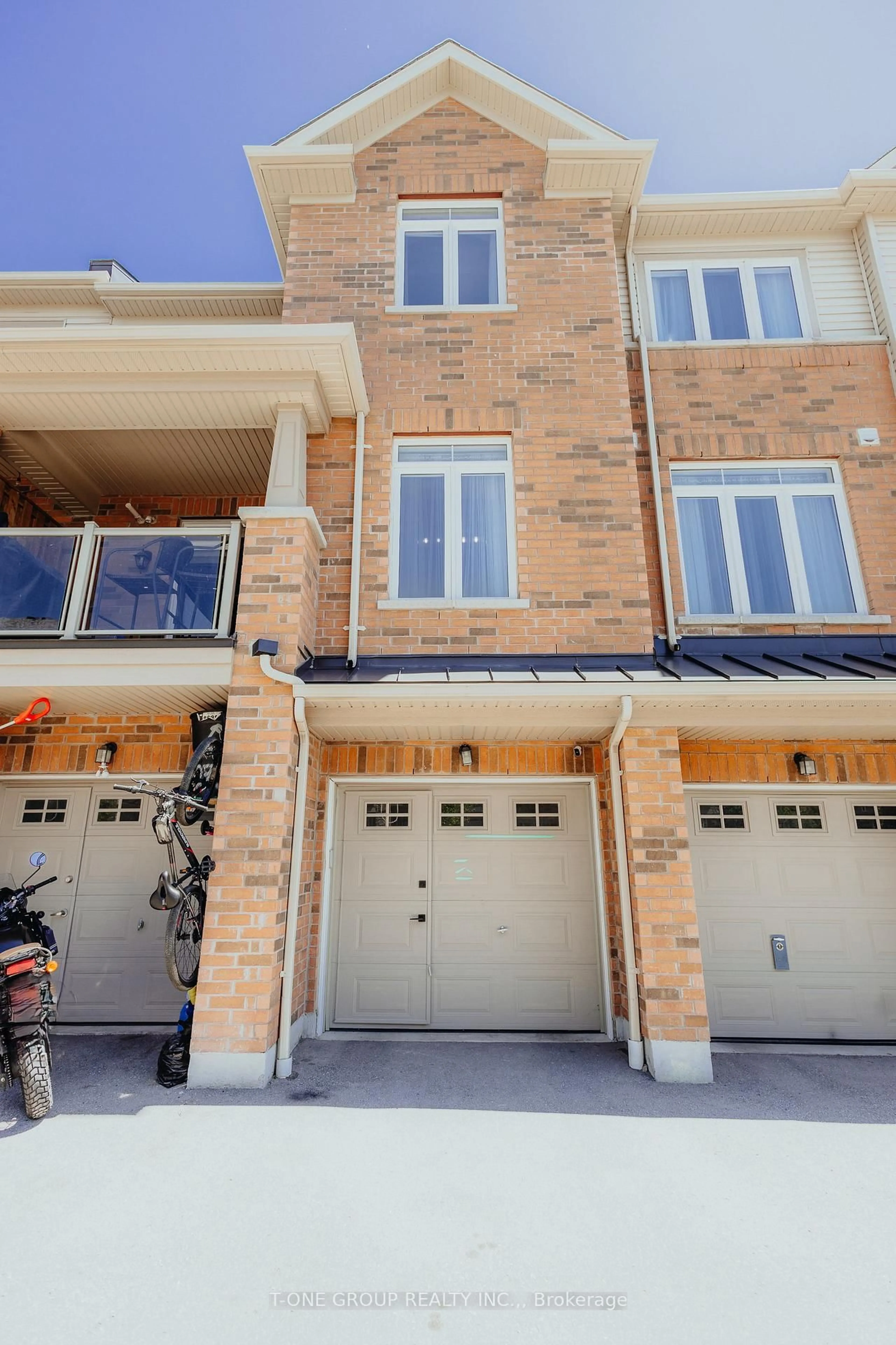 Home with brick exterior material, street for 2728 William Jackson Dr #7, Pickering Ontario L1X 0E6