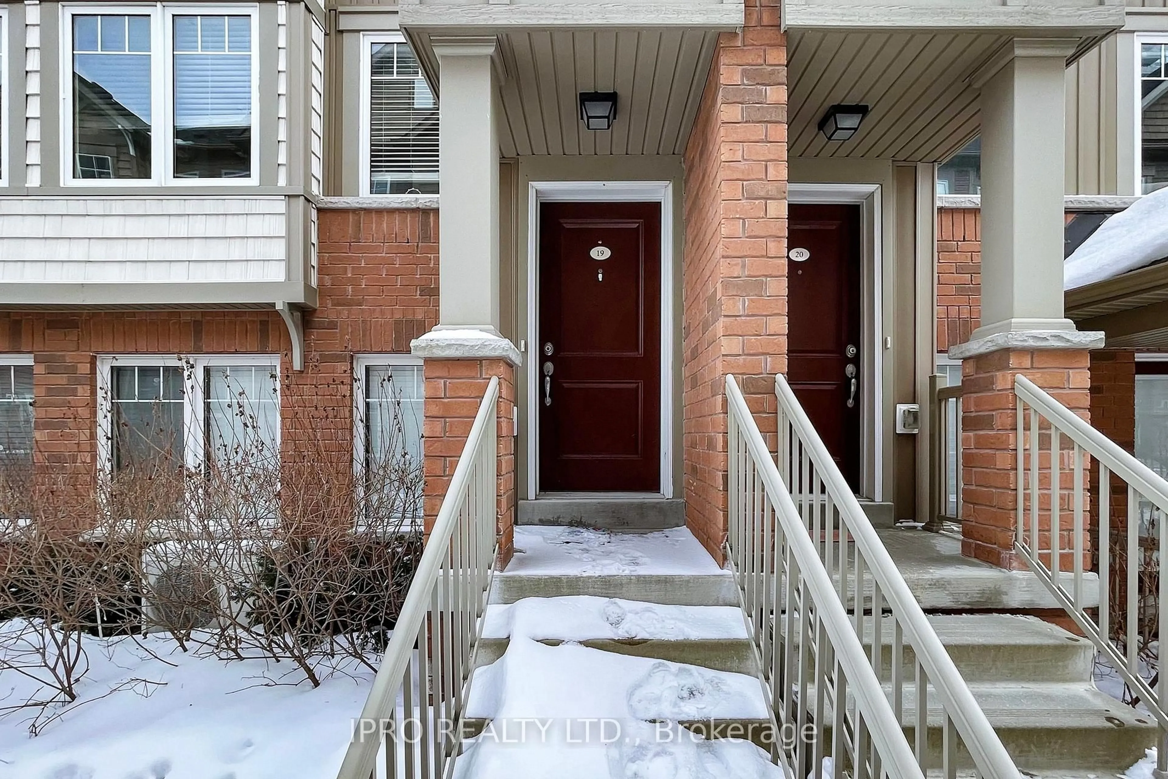 Indoor entryway for 2500 Hill Rise Crt #19, Oshawa Ontario L1L 0M6