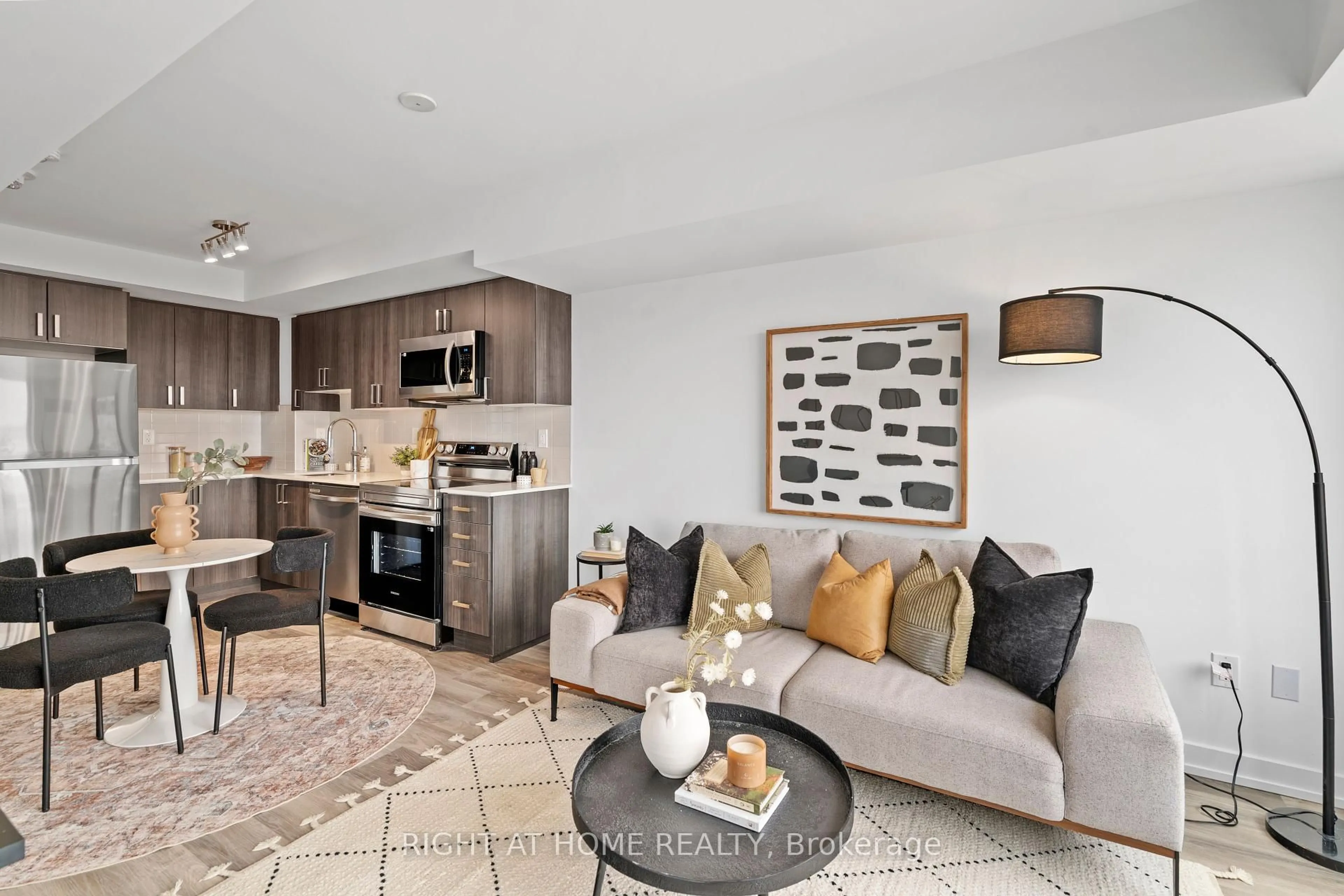 Open concept kitchen, unknown for 1435 Celebration Dr #909, Pickering Ontario L1W 0C4