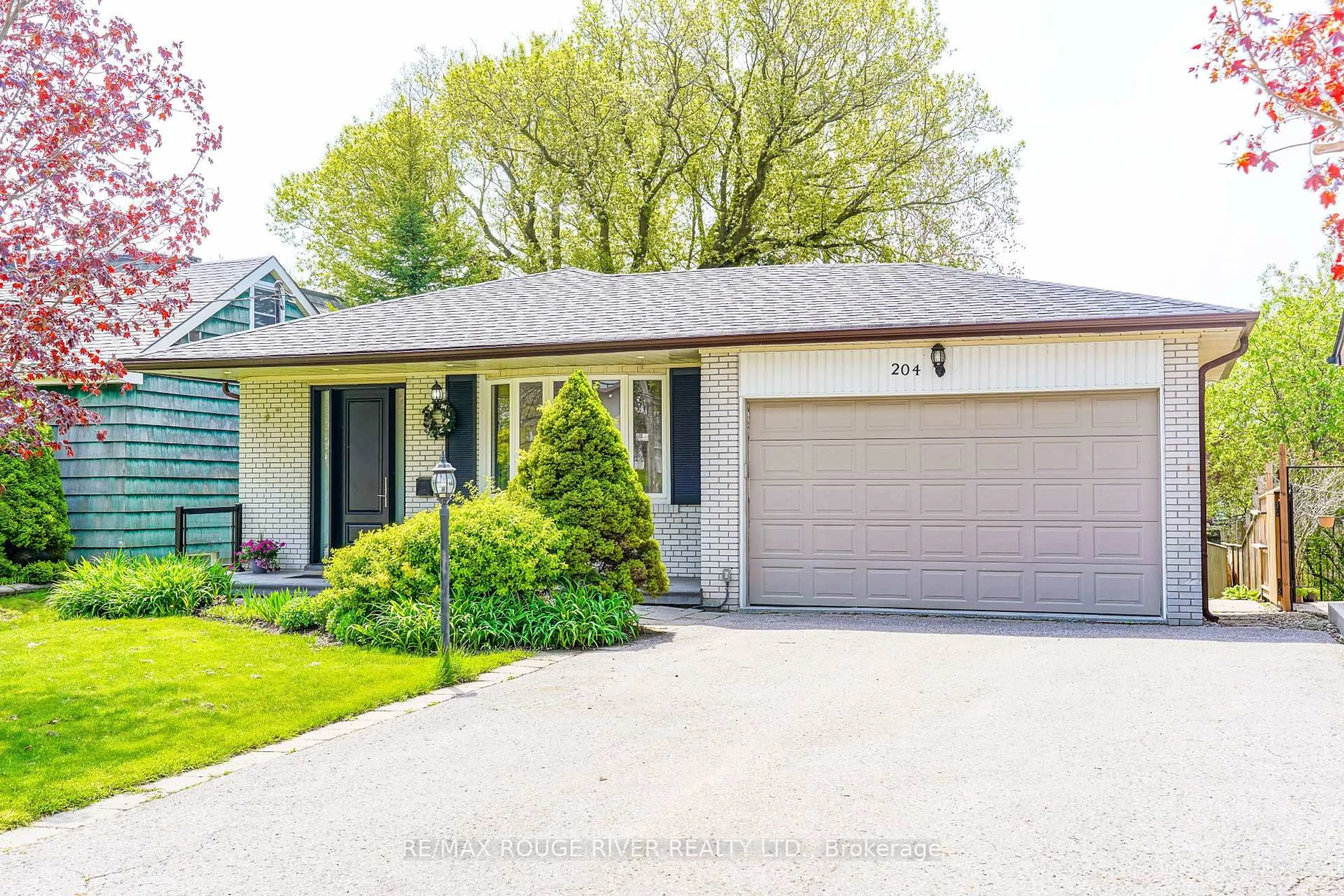 Home with vinyl exterior material, street for 204 Rouge Hills Dr, Toronto Ontario M1C 2Z1