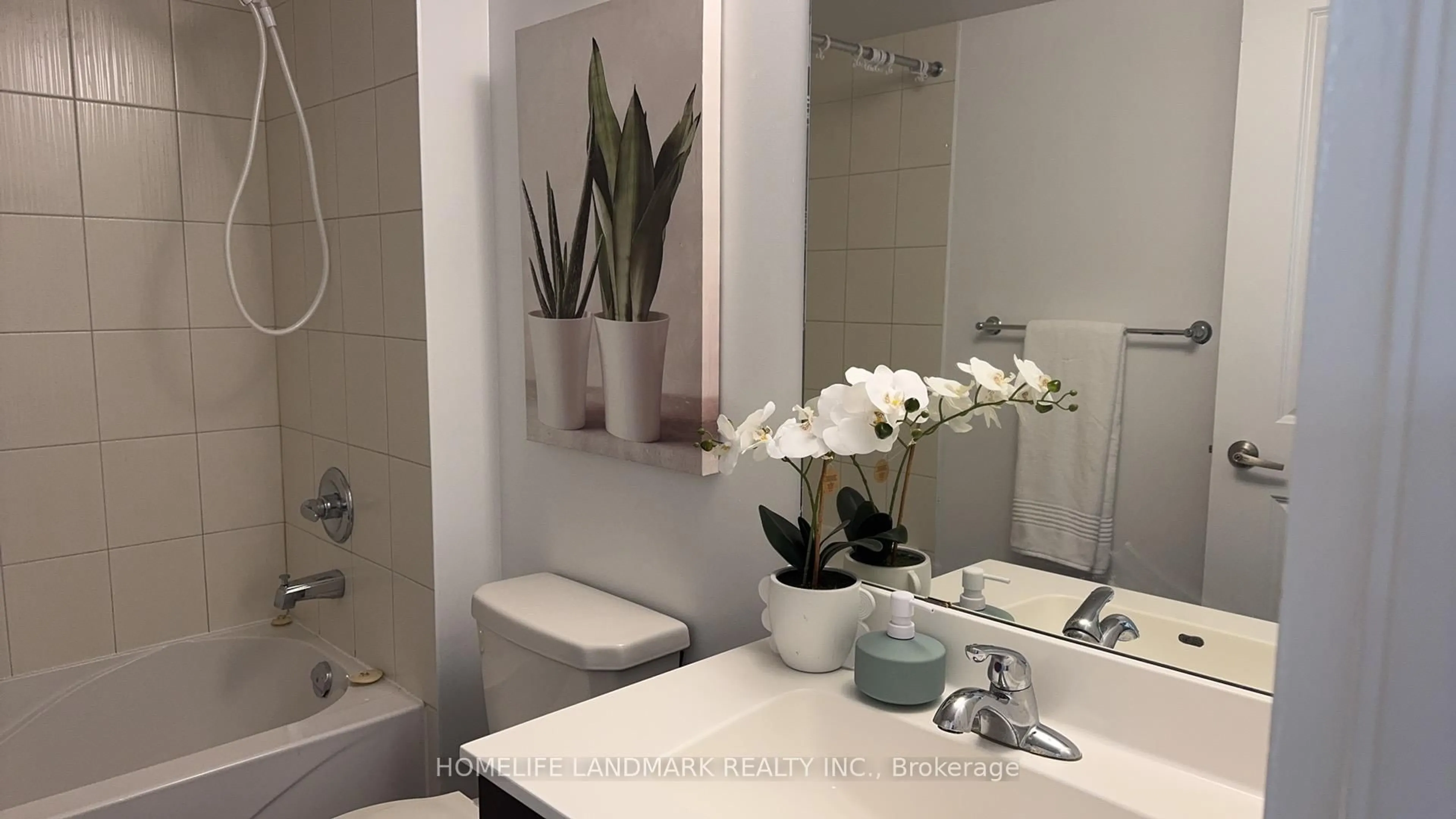 Standard bathroom, ceramic/tile floor for 50 Town Centre Crt #1904, Toronto Ontario M1P 4Y7