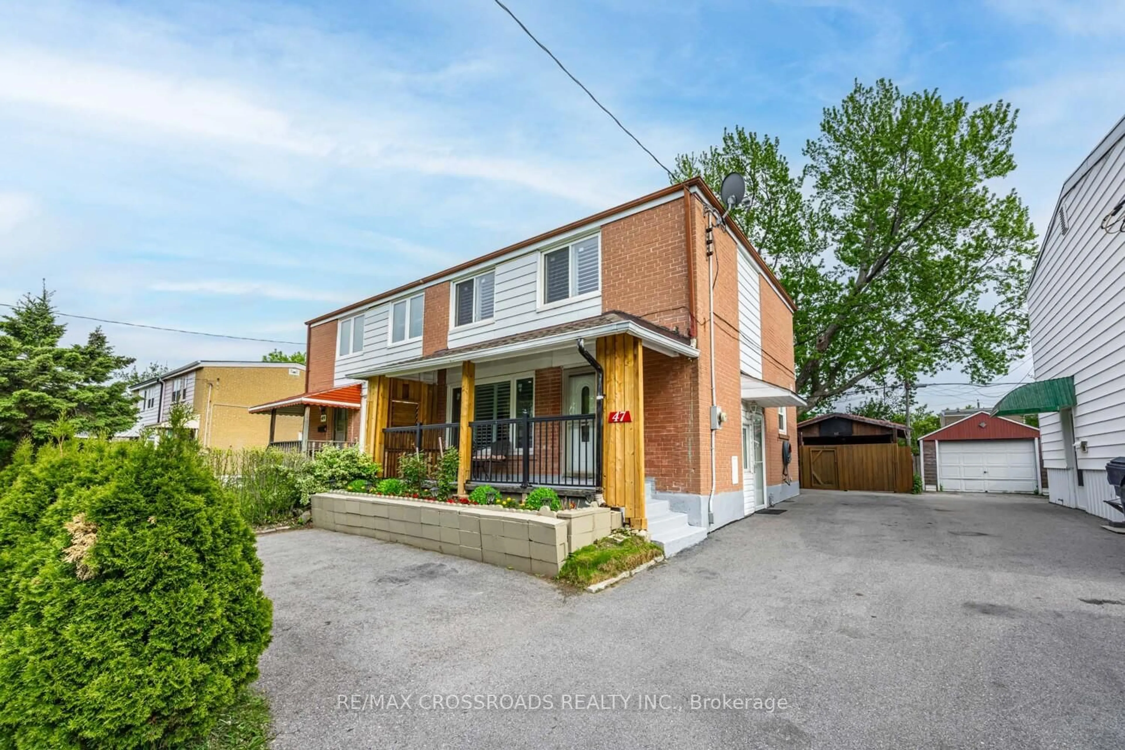 A pic from outside/outdoor area/front of a property/back of a property/a pic from drone, street for 47 Bonniewood Rd, Toronto Ontario M1K 2L9