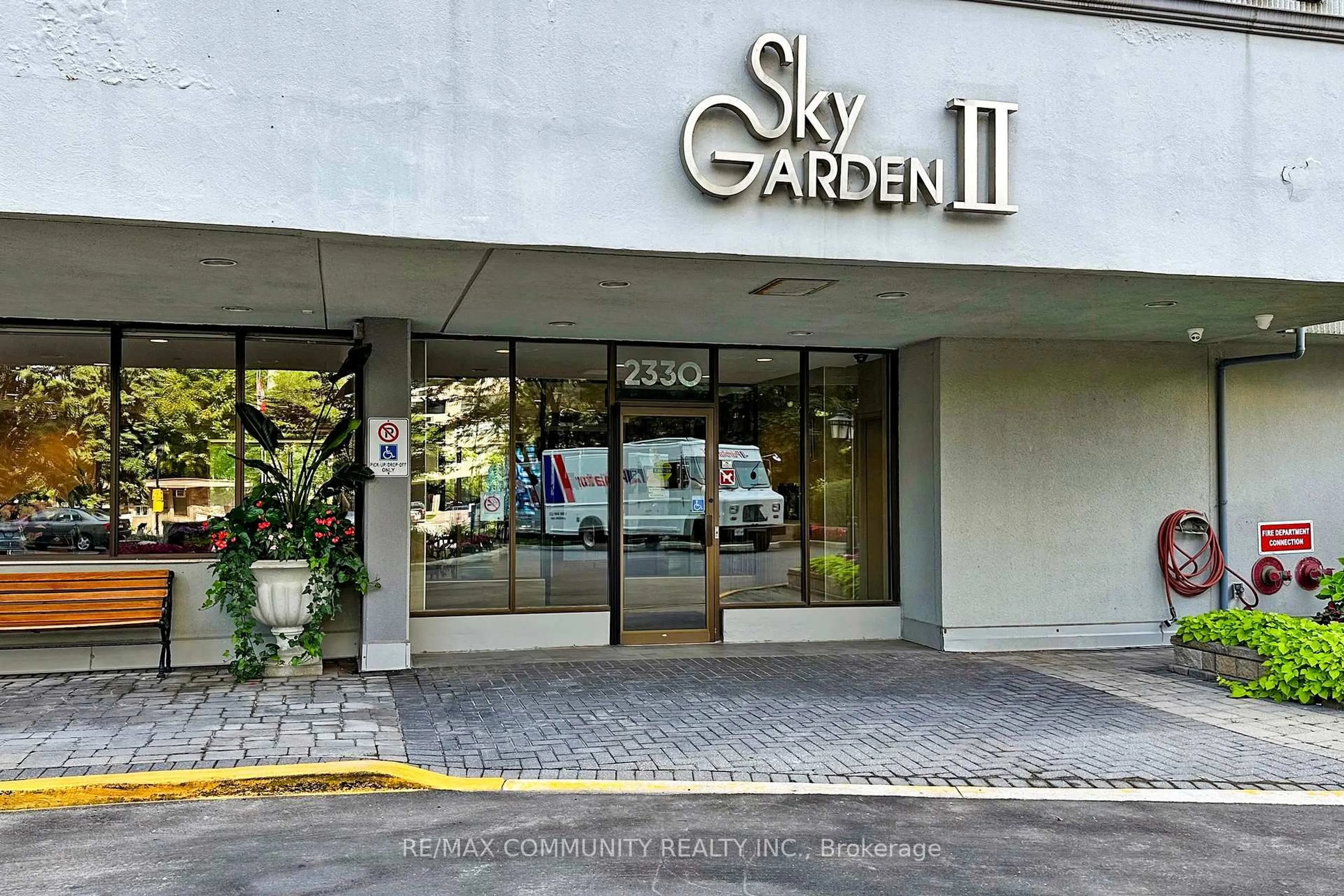 Indoor foyer for 2330 Bridletowne Circ #1103, Toronto Ontario M1W 3P6