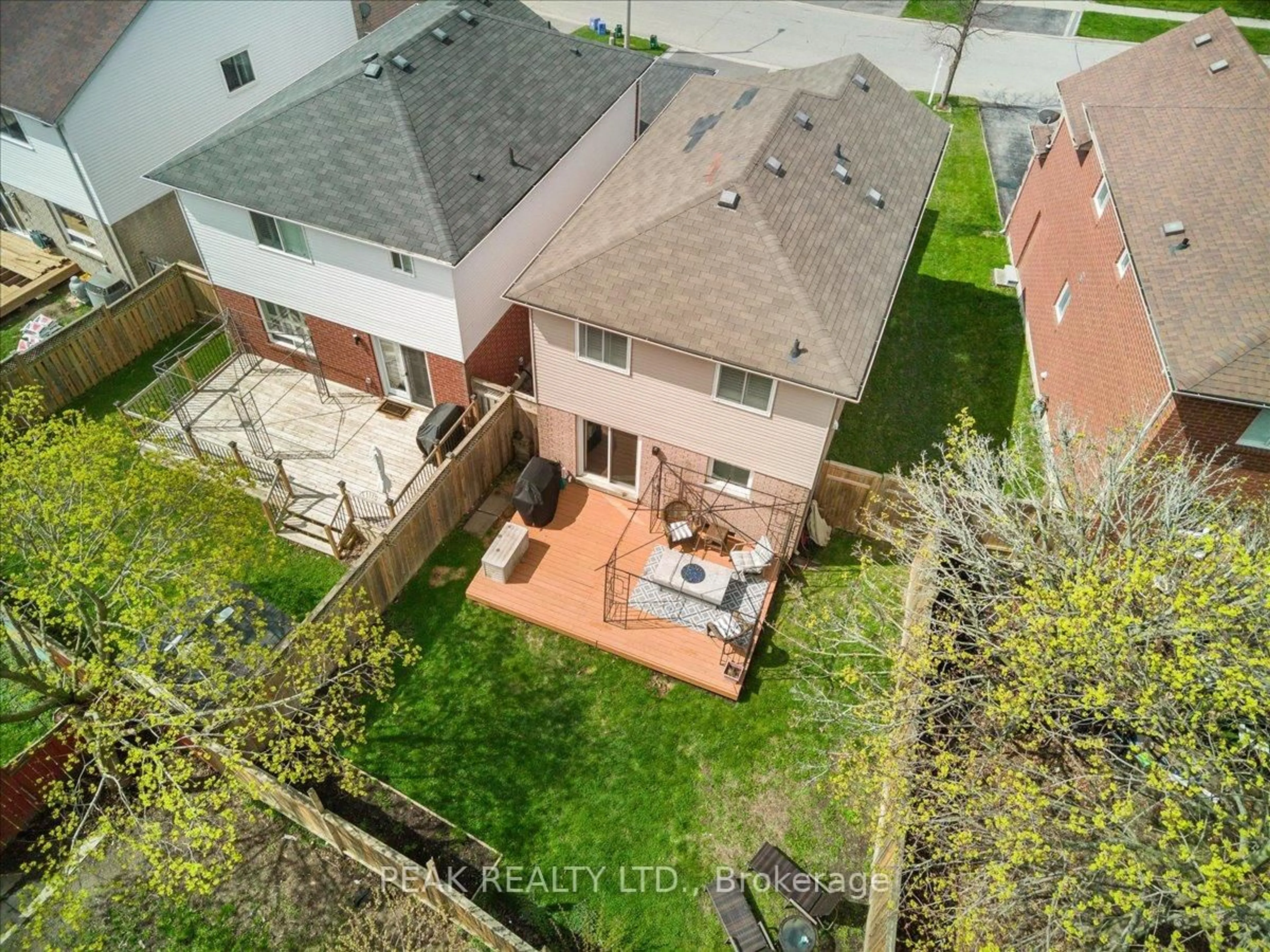 A pic from outside/outdoor area/front of a property/back of a property/a pic from drone, unknown for 80 Fry Cres, Clarington Ontario L1C 4Y3