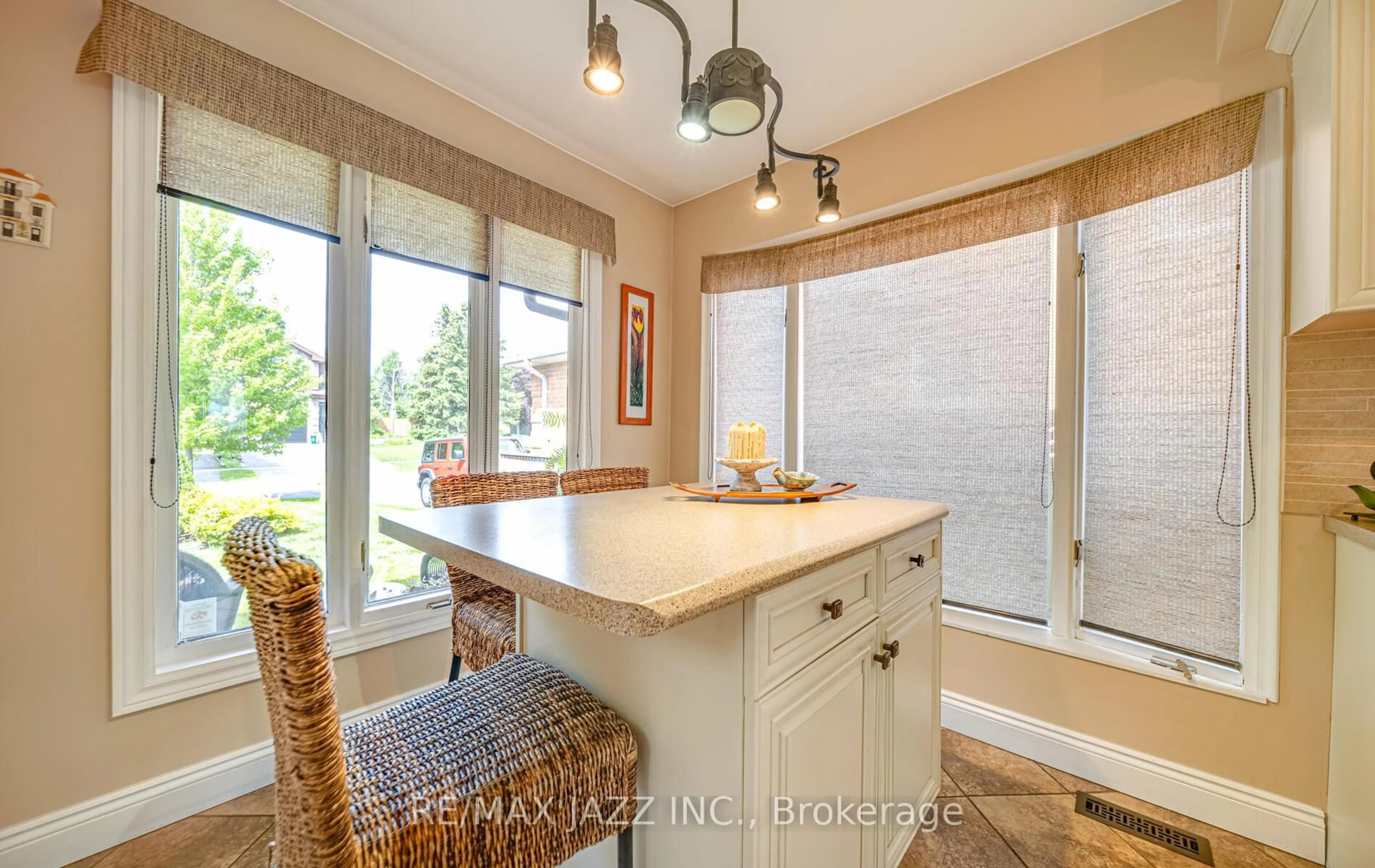 Open concept kitchen, ceramic/tile floor for 80 Barley Mill Cres, Clarington Ontario L1C 4E7