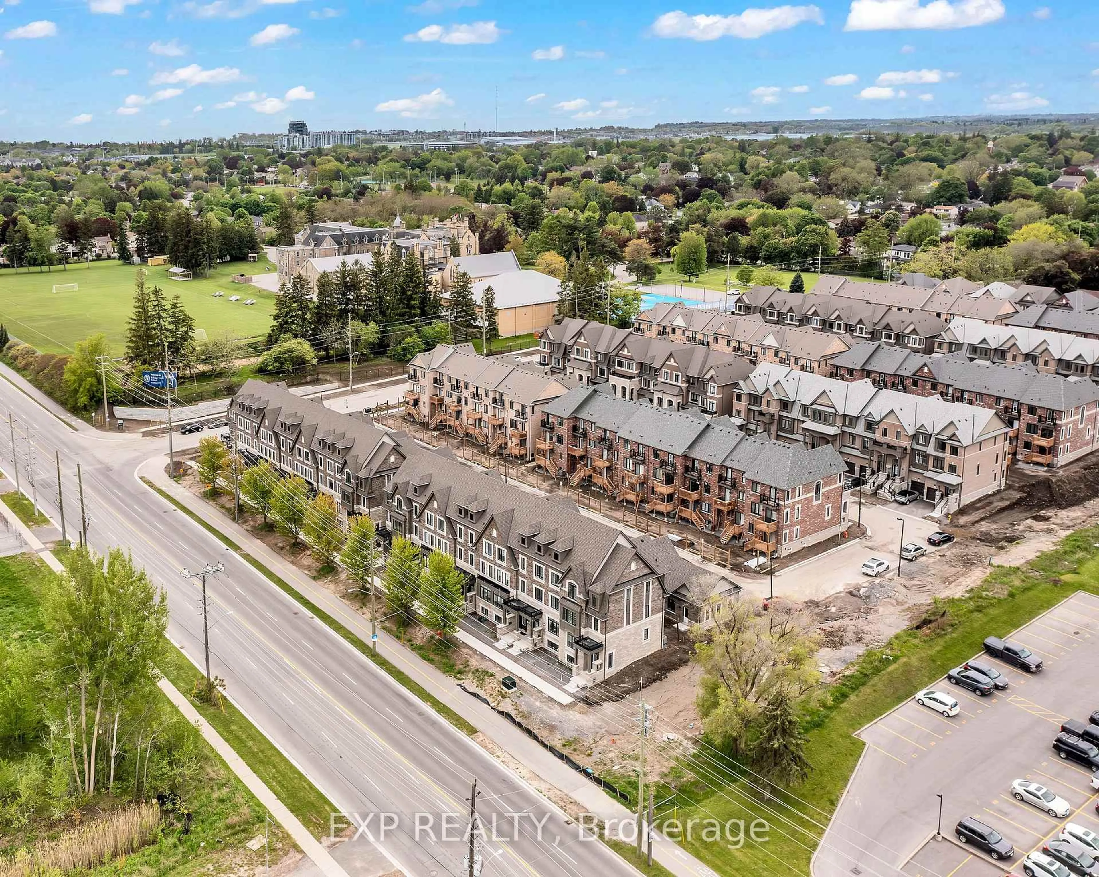 A pic from outside/outdoor area/front of a property/back of a property/a pic from drone, street for 7 Selfridge Way, Whitby Ontario L1N 0N9