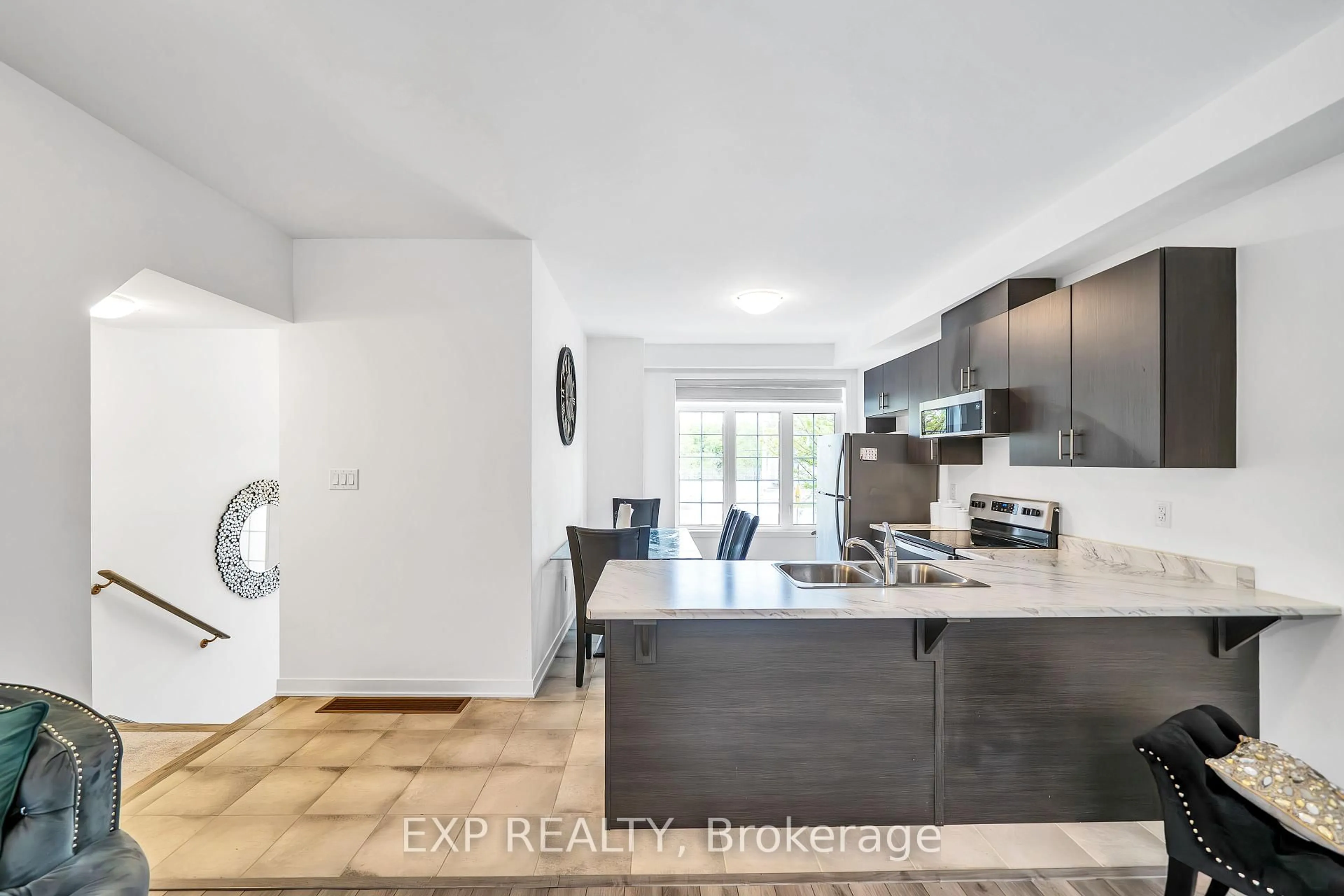 Unknown for 7 Selfridge Way, Whitby Ontario L1N 0N9