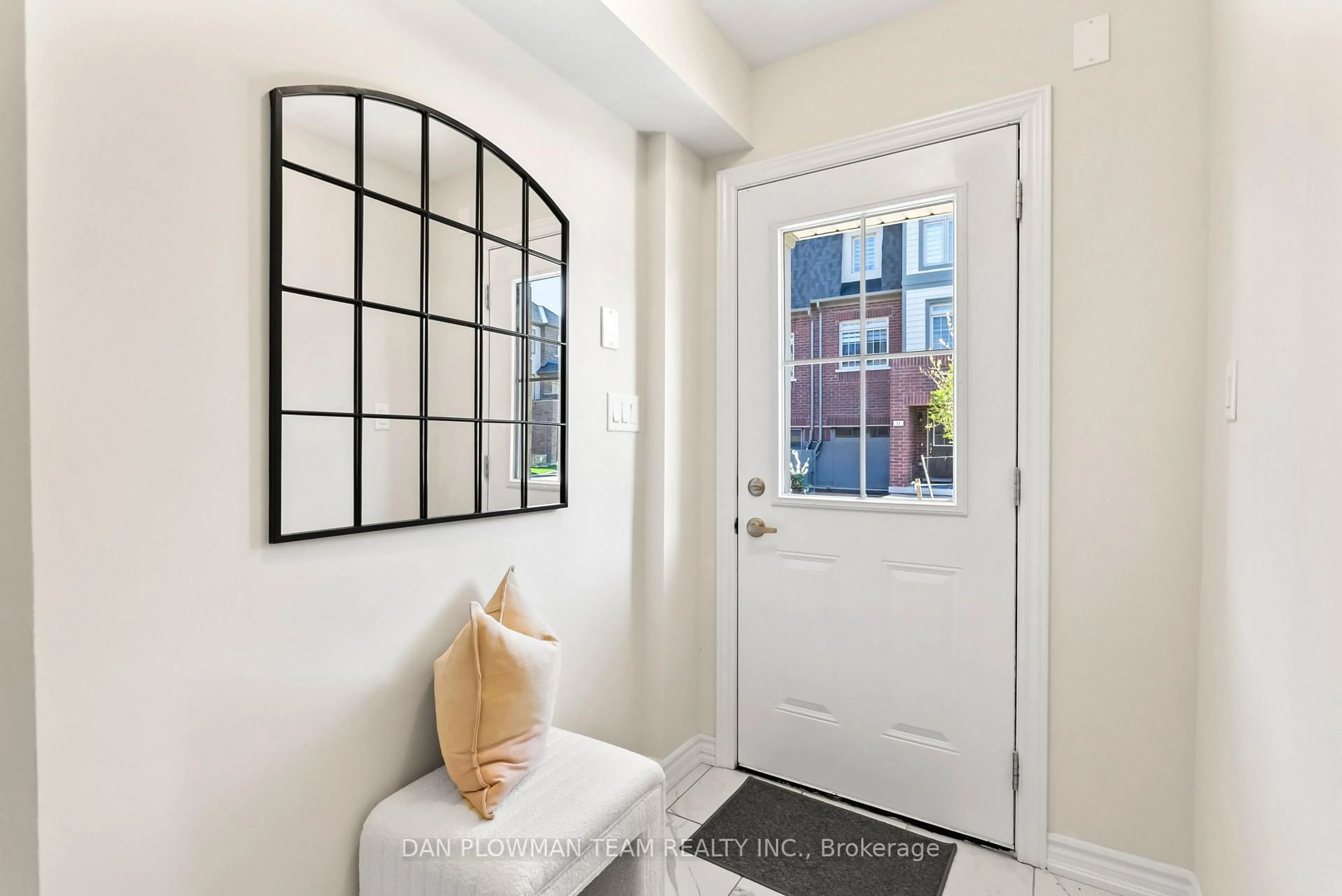 Indoor entryway for 6 Malone Lane, Clarington Ontario L1E 0H8