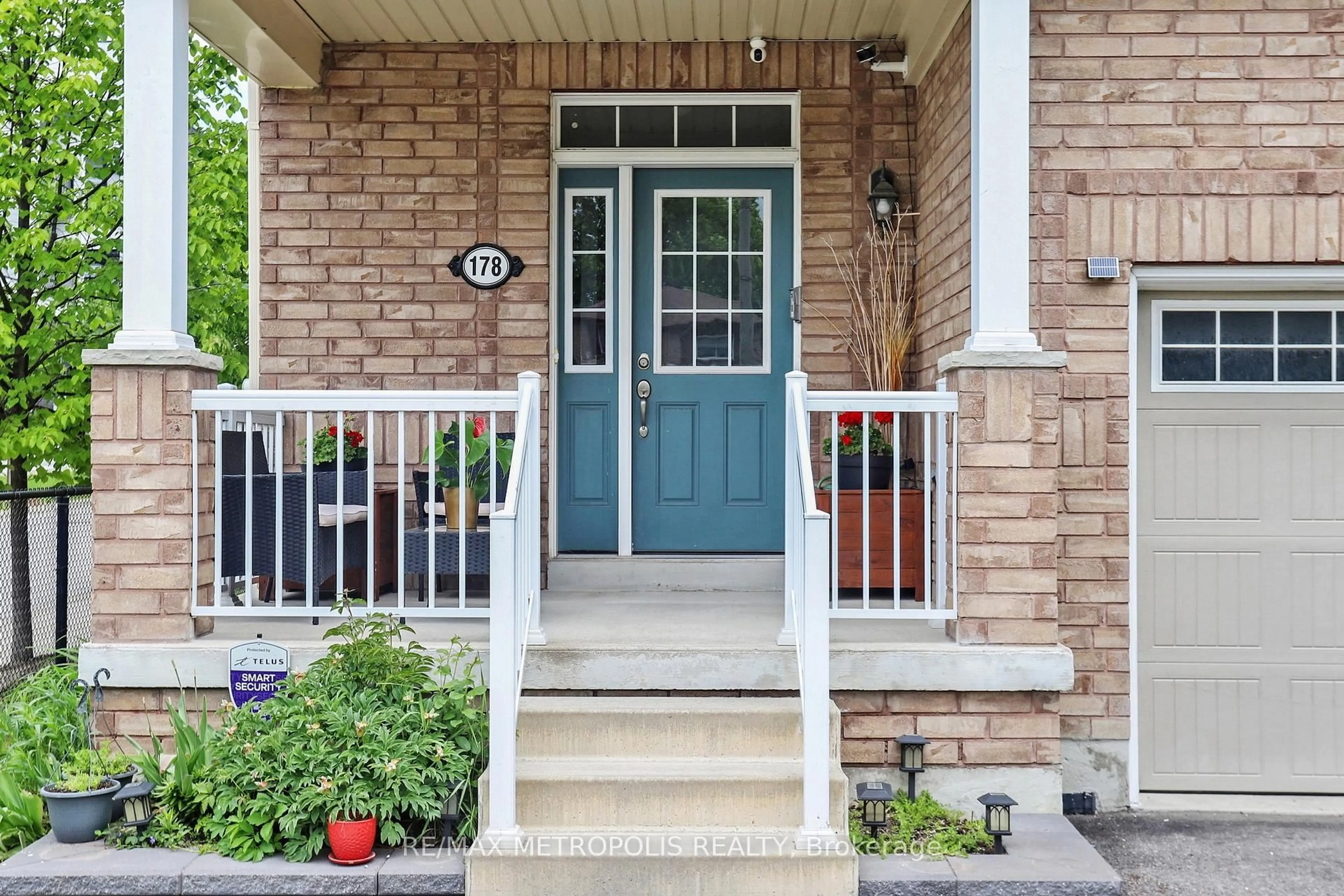 Indoor entryway for 178 Angus Dr, Ajax Ontario L1S 5E1