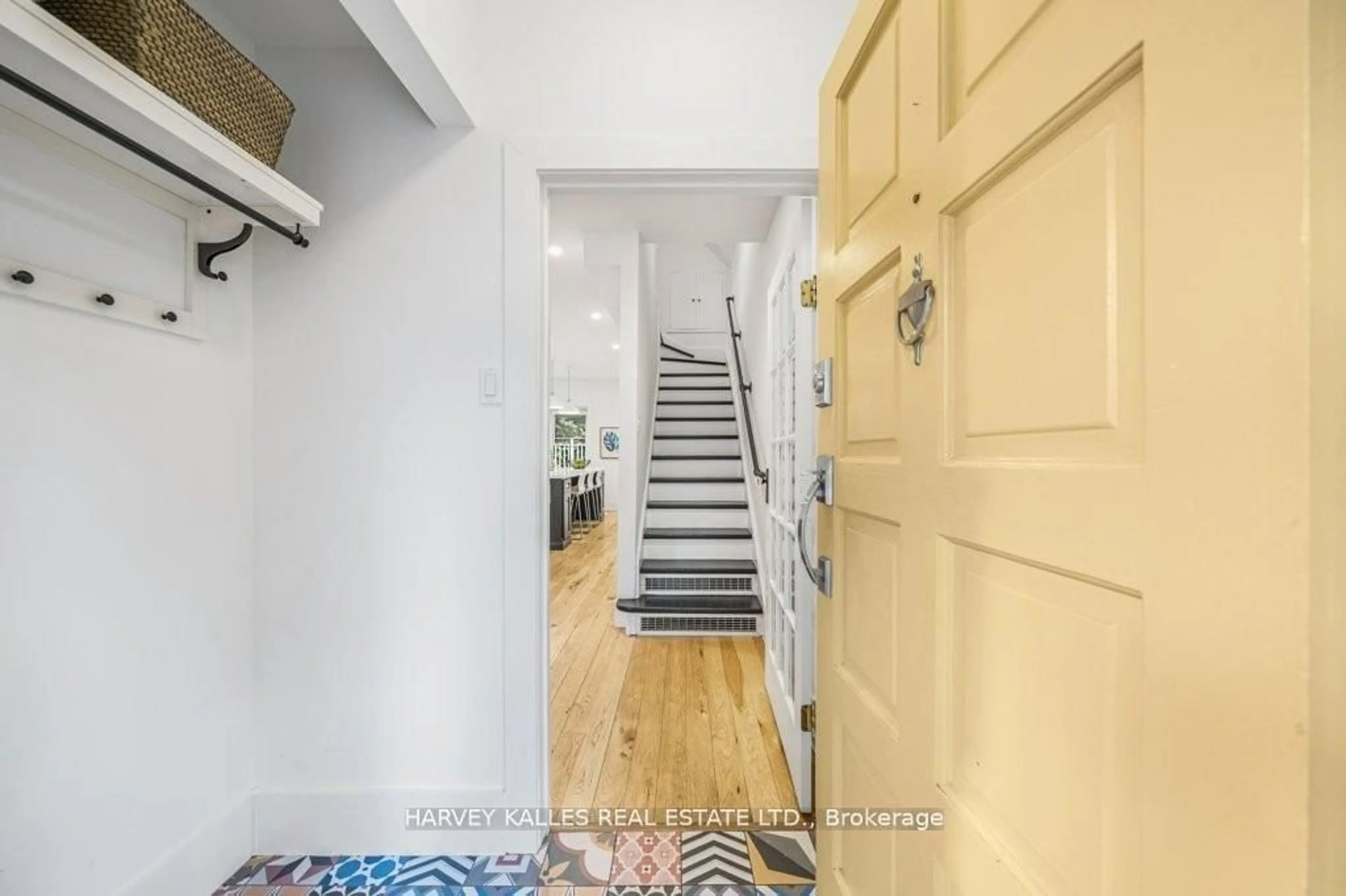 Indoor foyer for 58 Myrtle Ave, Toronto Ontario M4M 2A2