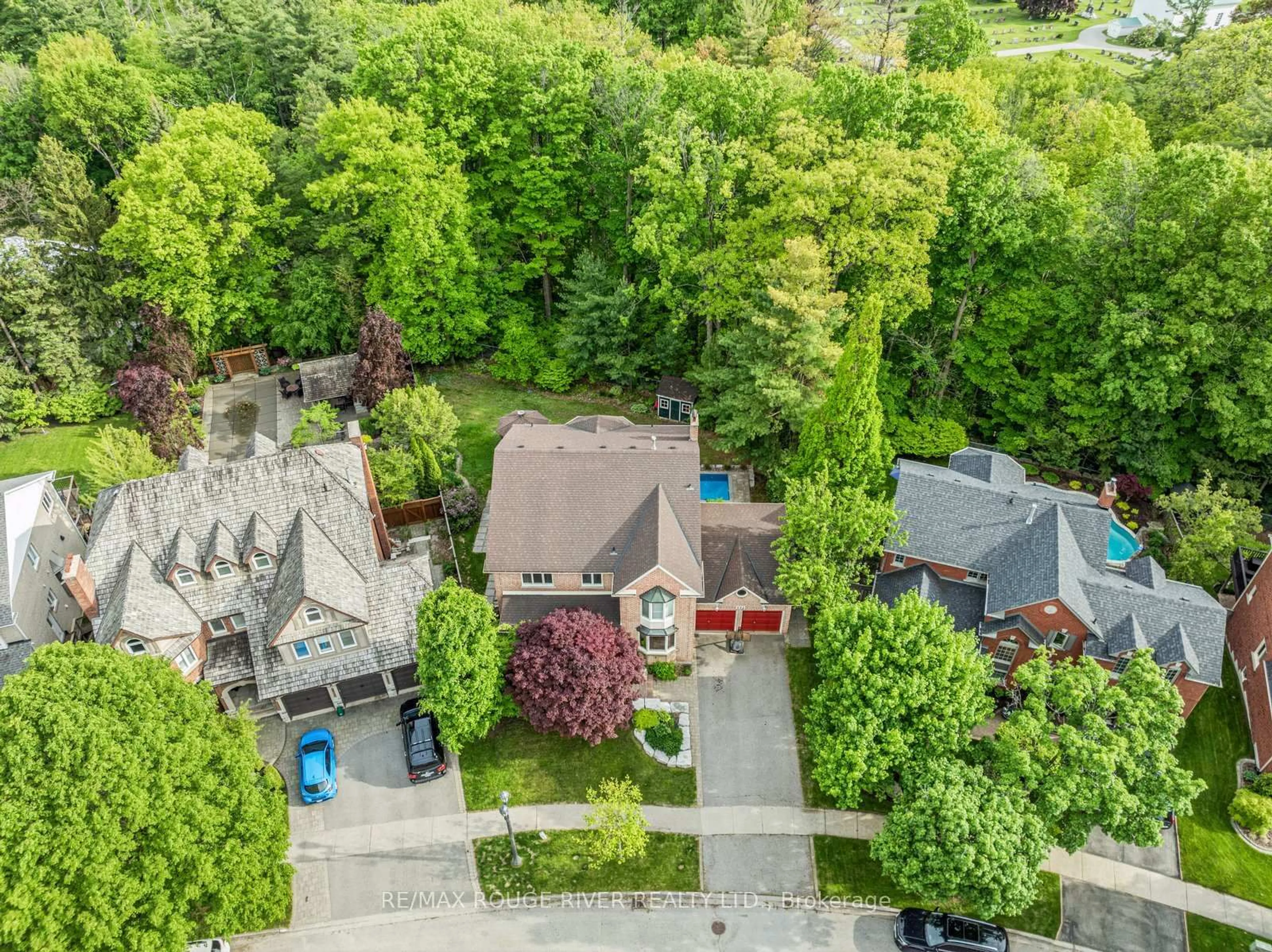 A pic from outside/outdoor area/front of a property/back of a property/a pic from drone, street for 921 Duncannon Dr, Pickering Ontario L1X 2M4