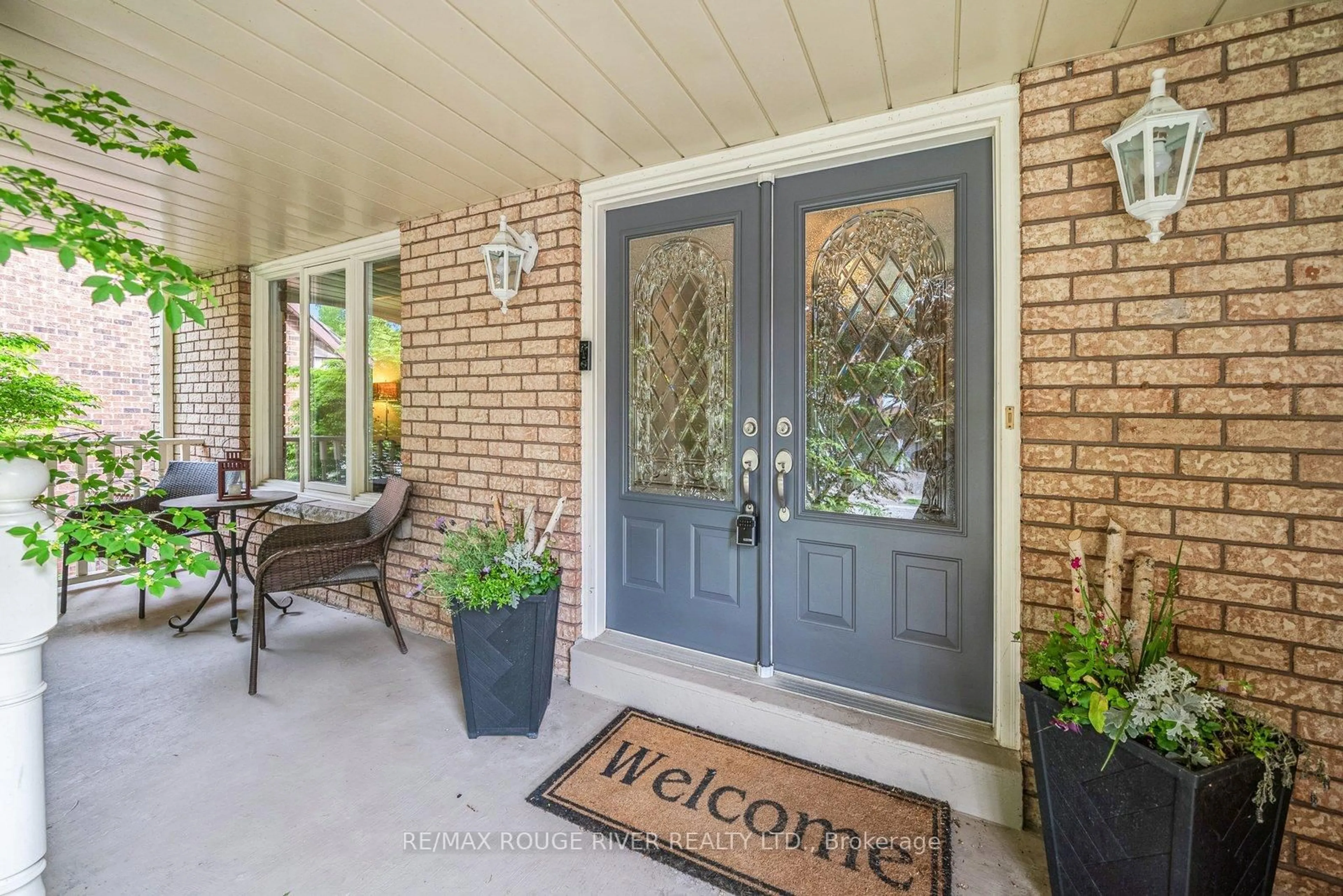 Indoor entryway for 921 Duncannon Dr, Pickering Ontario L1X 2M4
