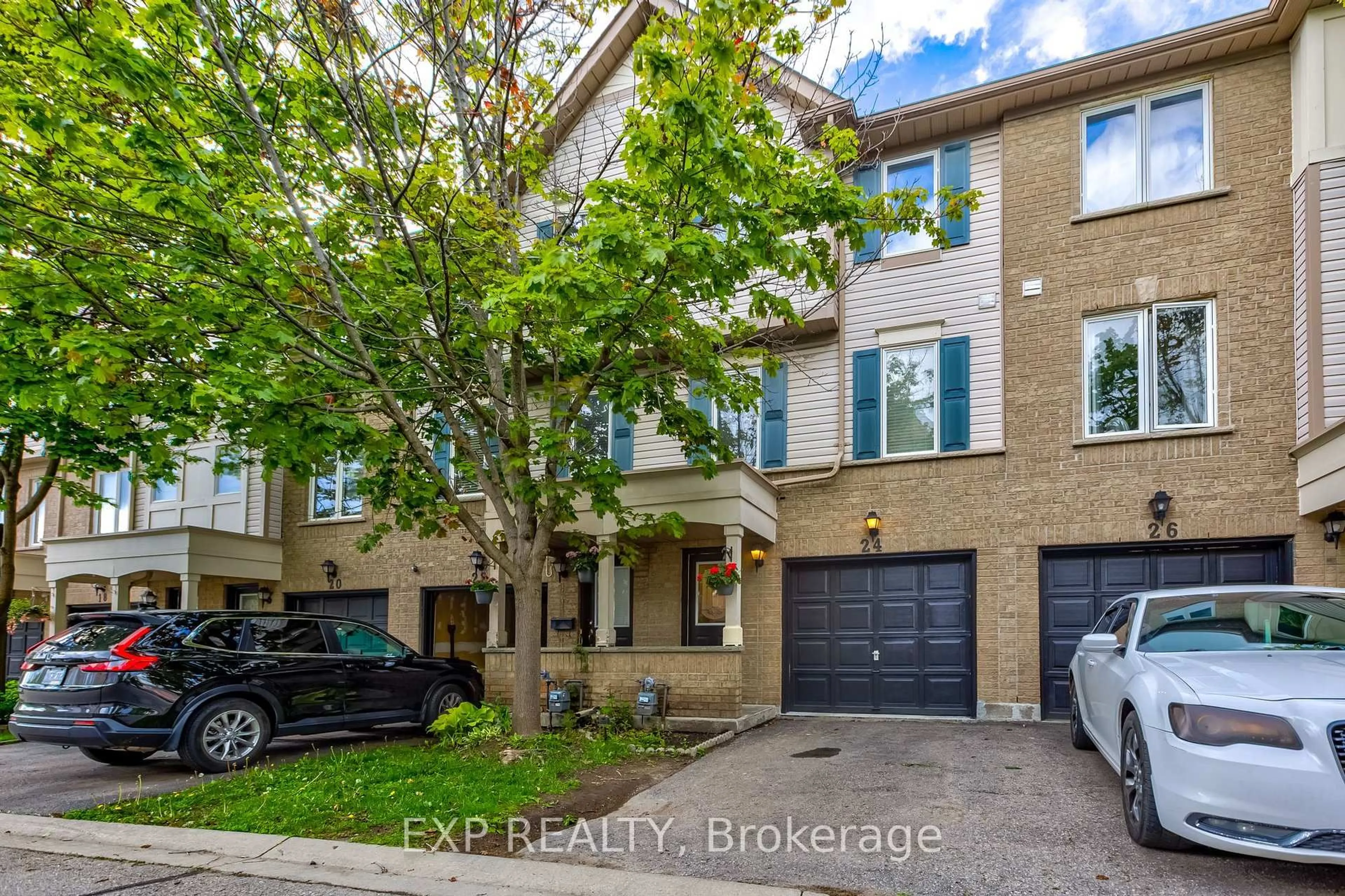 A pic from outside/outdoor area/front of a property/back of a property/a pic from drone, street for 24 Spraggins Lane, Ajax Ontario L1T 4H2
