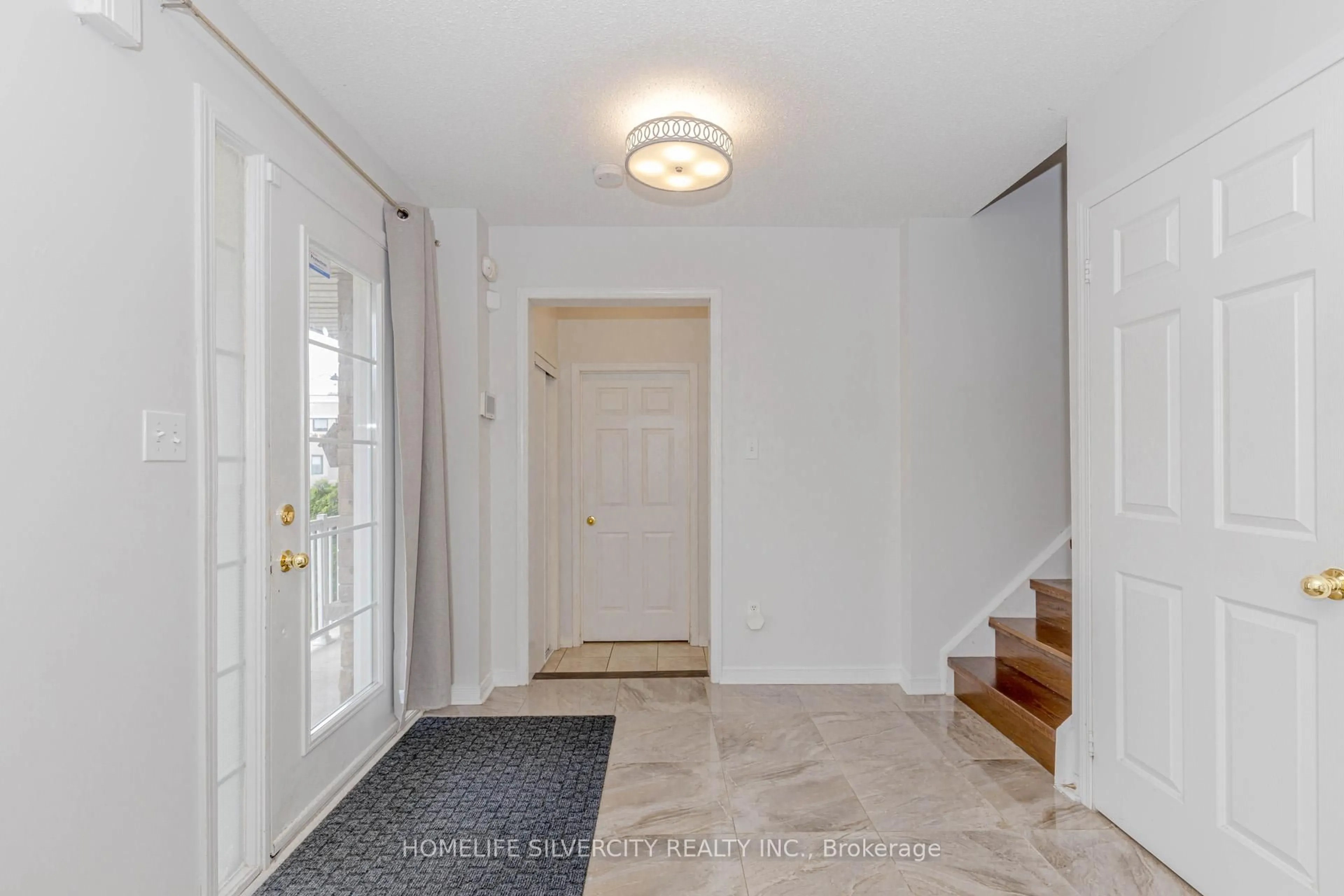 Indoor entryway for 2 Stonewood St, Ajax Ontario L1S 0B2