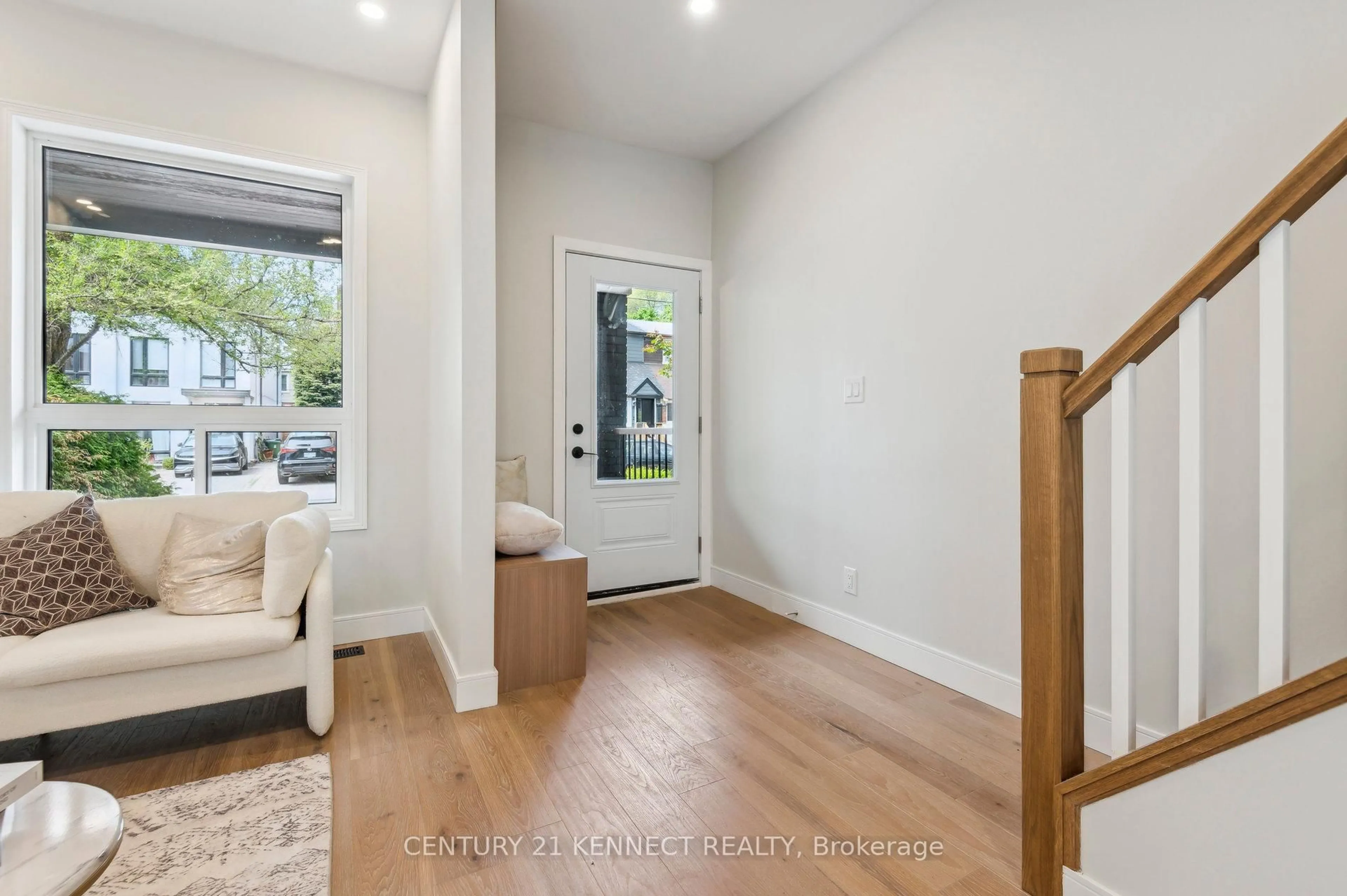 Indoor entryway for 21 Frankdale Ave, Toronto Ontario M4J 3Z8