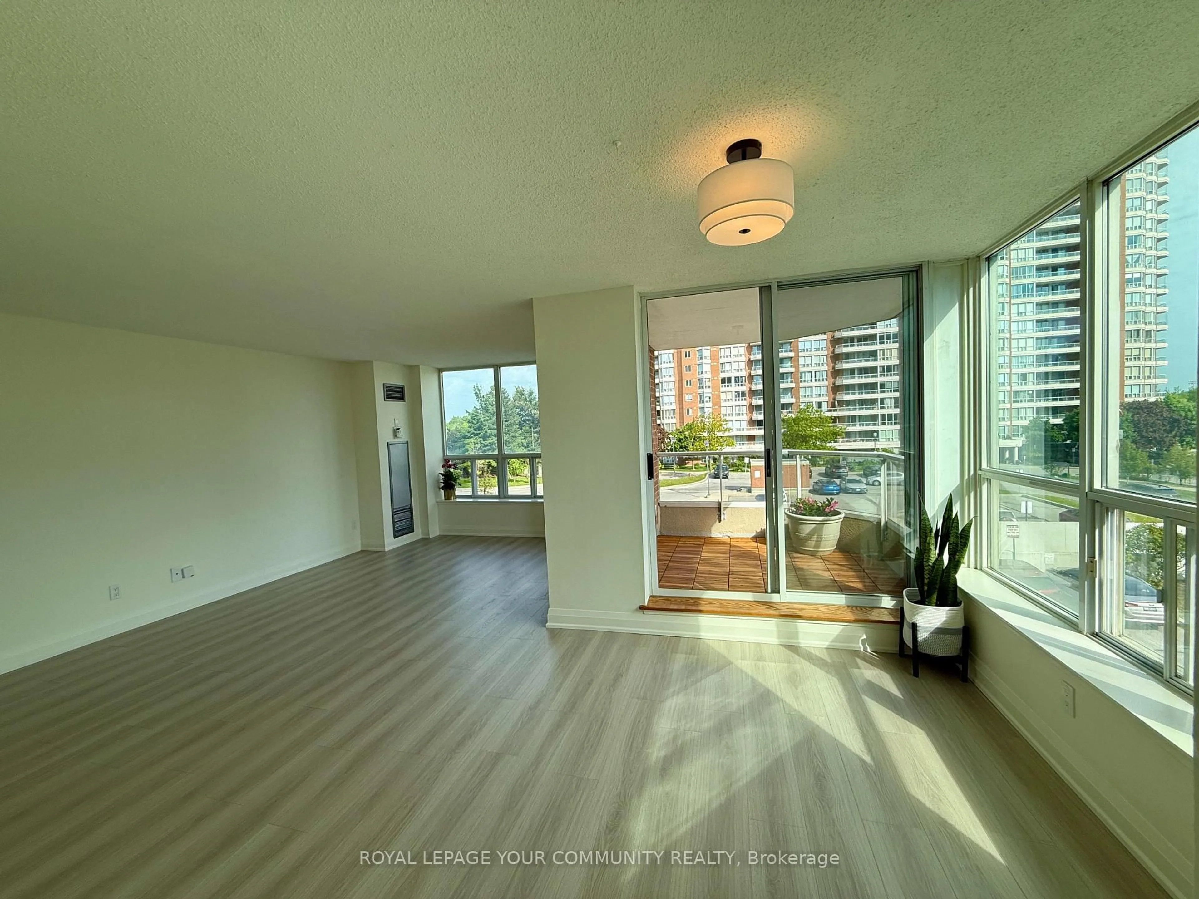 Unknown for 400 McLevin Ave #303, Toronto Ontario M1B 5J4