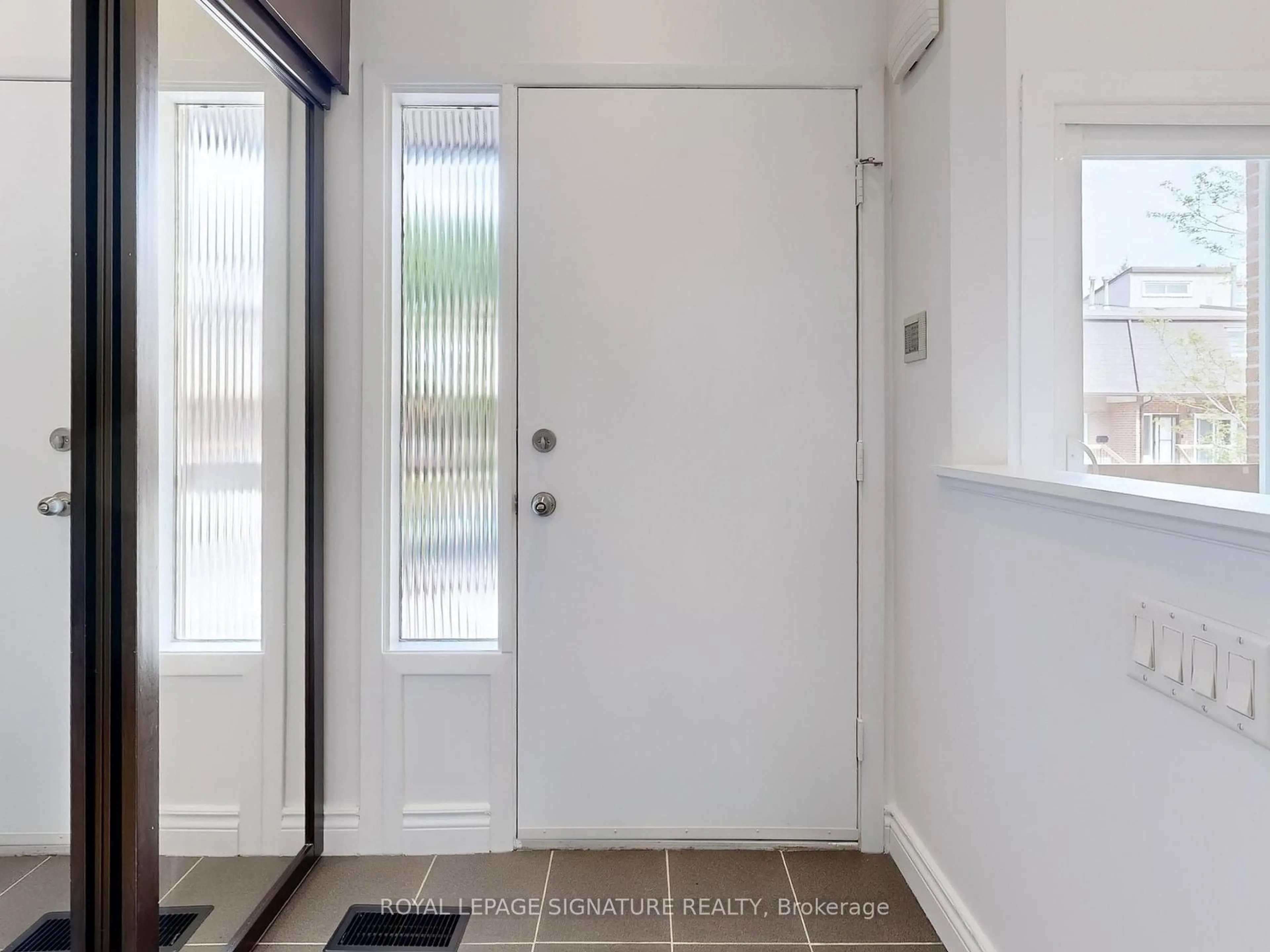 Indoor entryway for 152 Homestead Rd #17, Toronto Ontario M1E 3S5