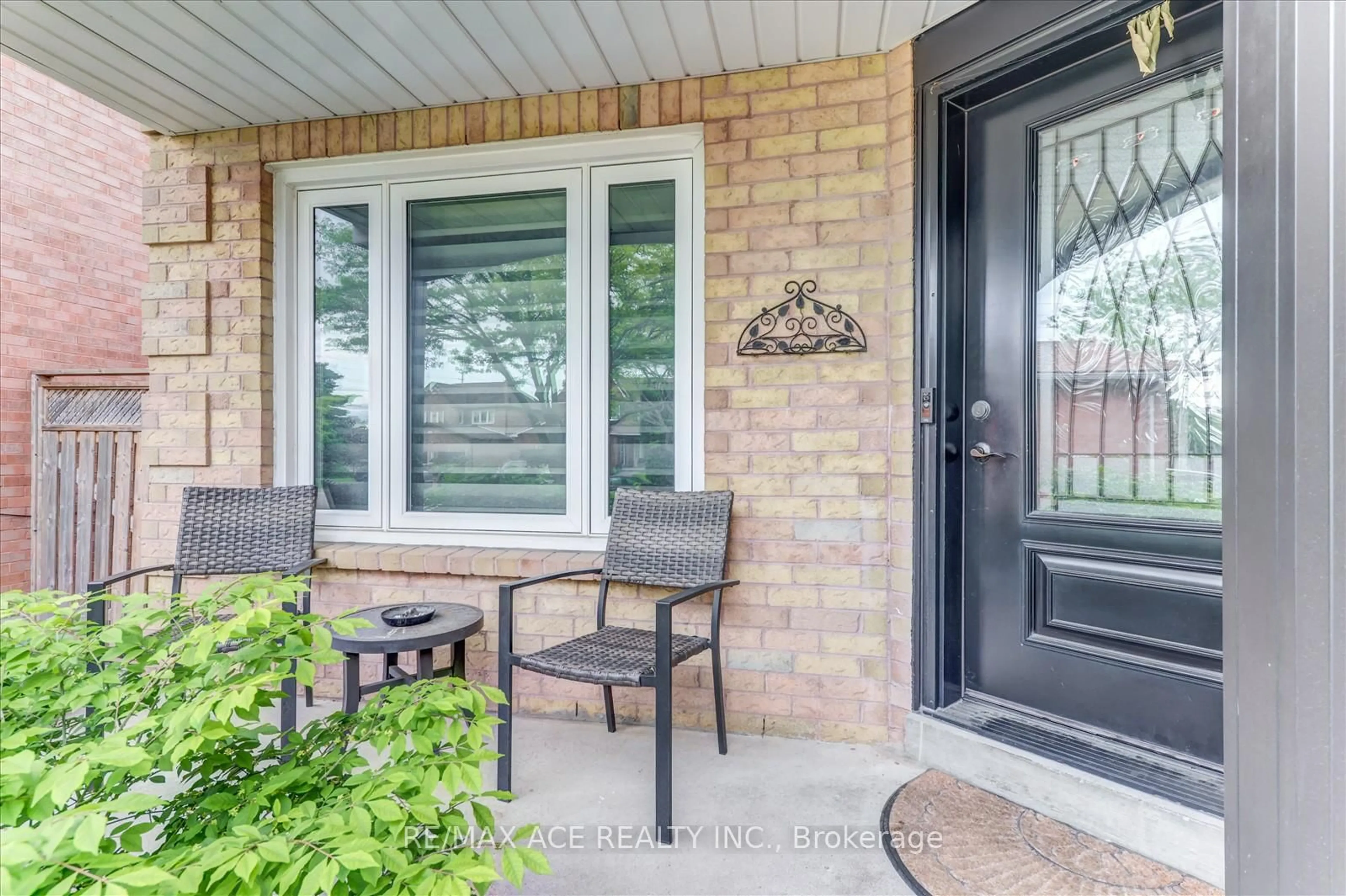 Indoor entryway for 123 Sullivan Dr, Ajax Ontario L1T 3P4