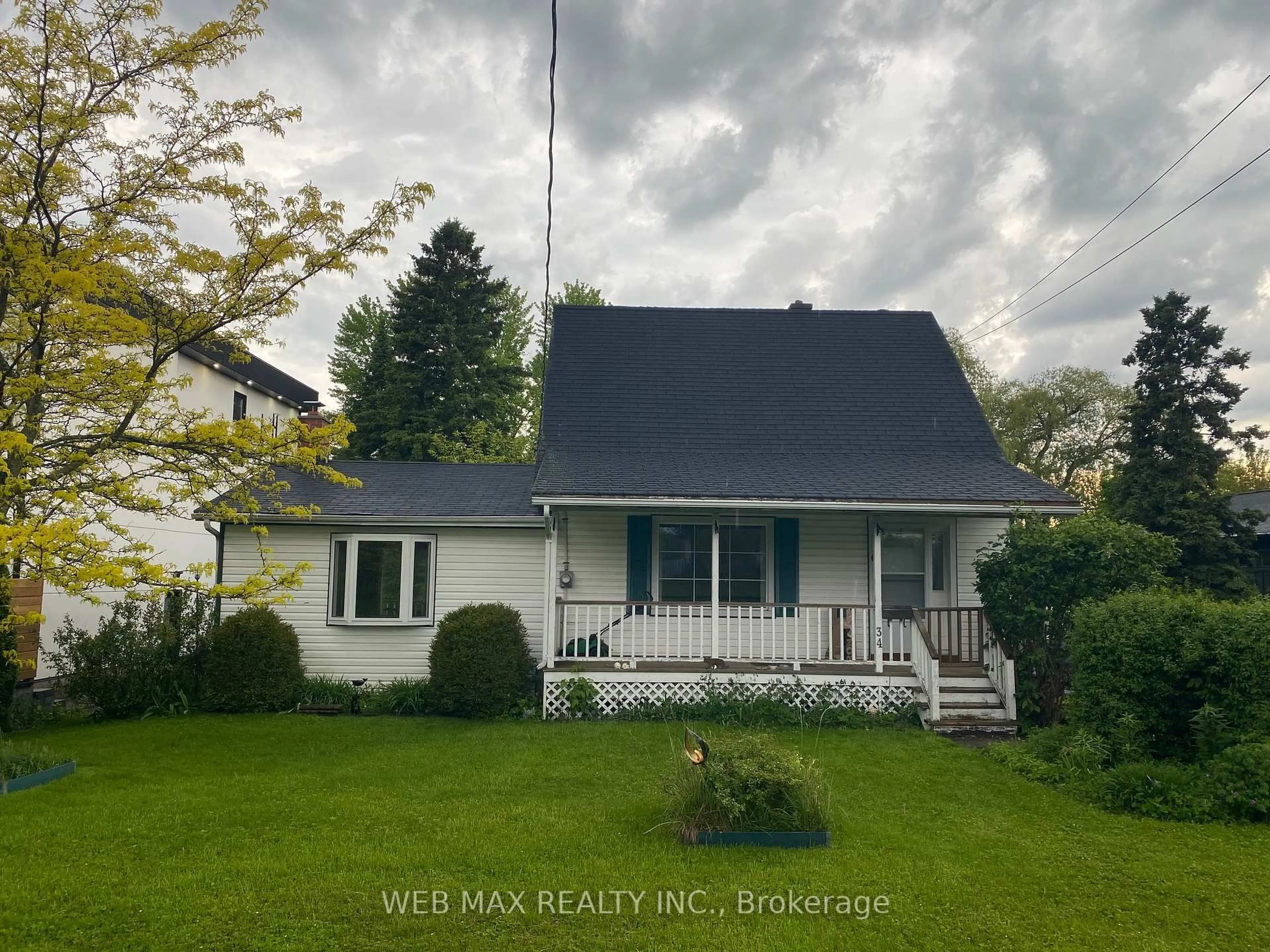 Home with vinyl exterior material, street for 34 Scott St, Whitby Ontario L1N 3L1