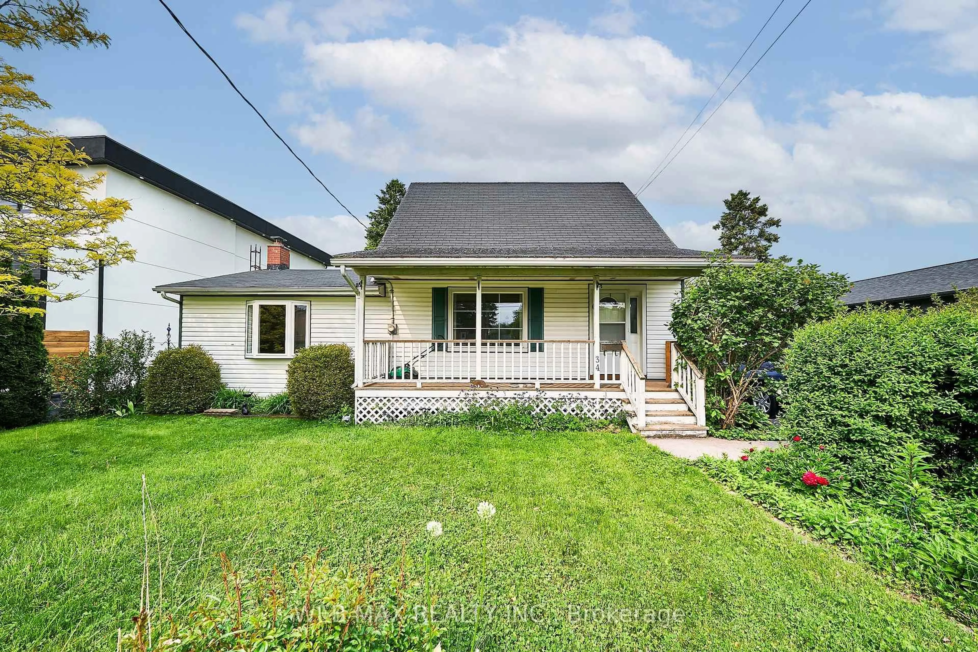 Unknown for 34 Scott St, Whitby Ontario L1N 3L1
