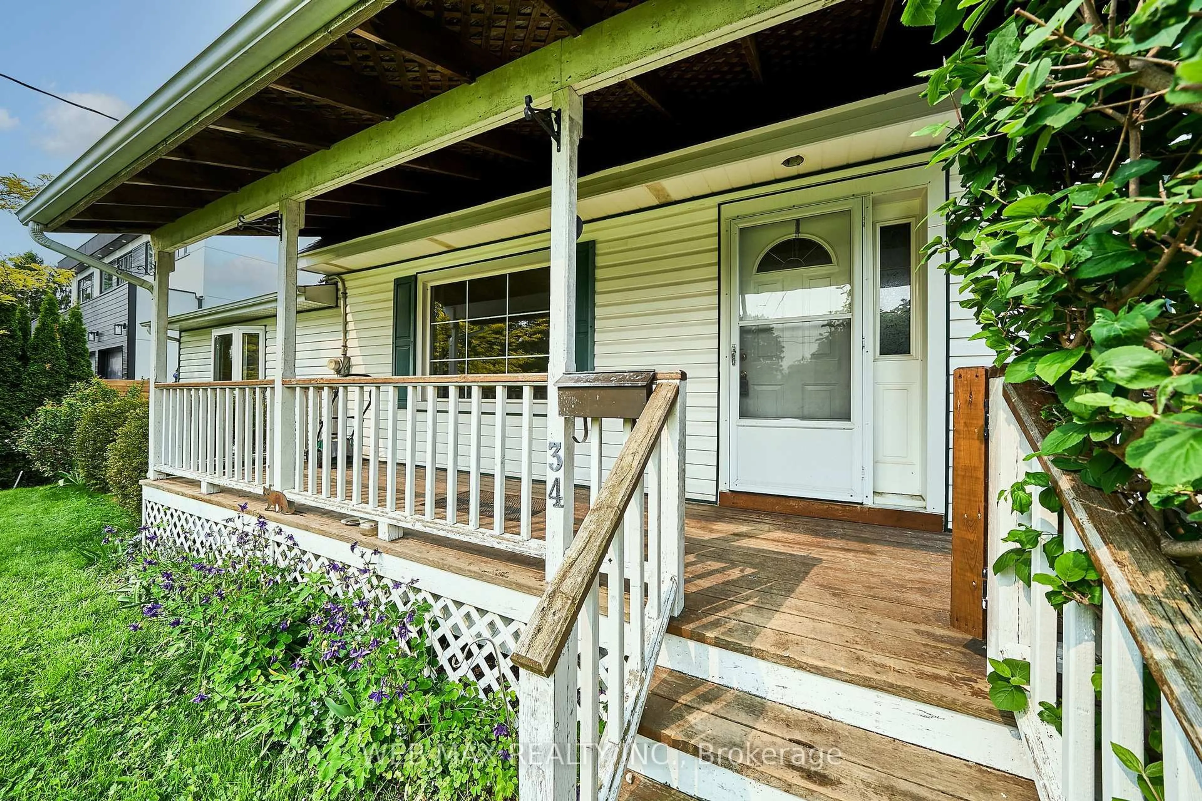 Unknown for 34 Scott St, Whitby Ontario L1N 3L1