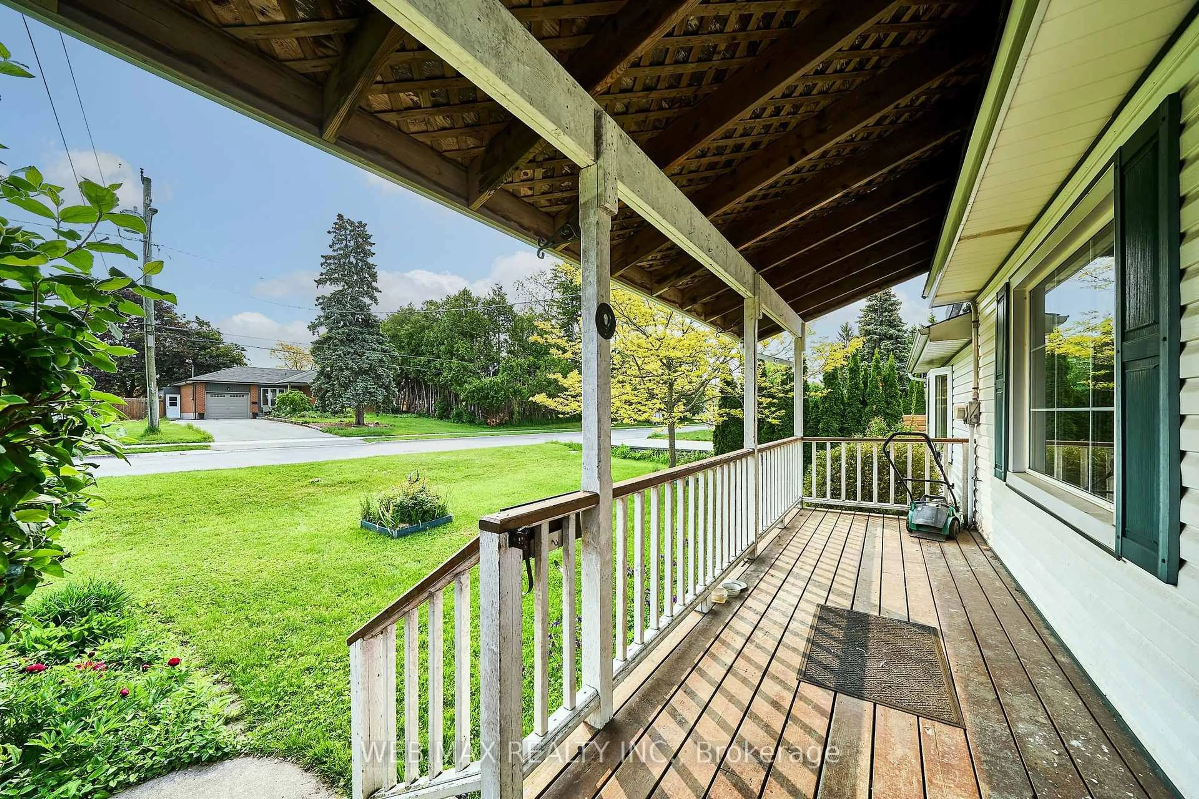 Patio, water/lake/river/ocean view for 34 Scott St, Whitby Ontario L1N 3L1