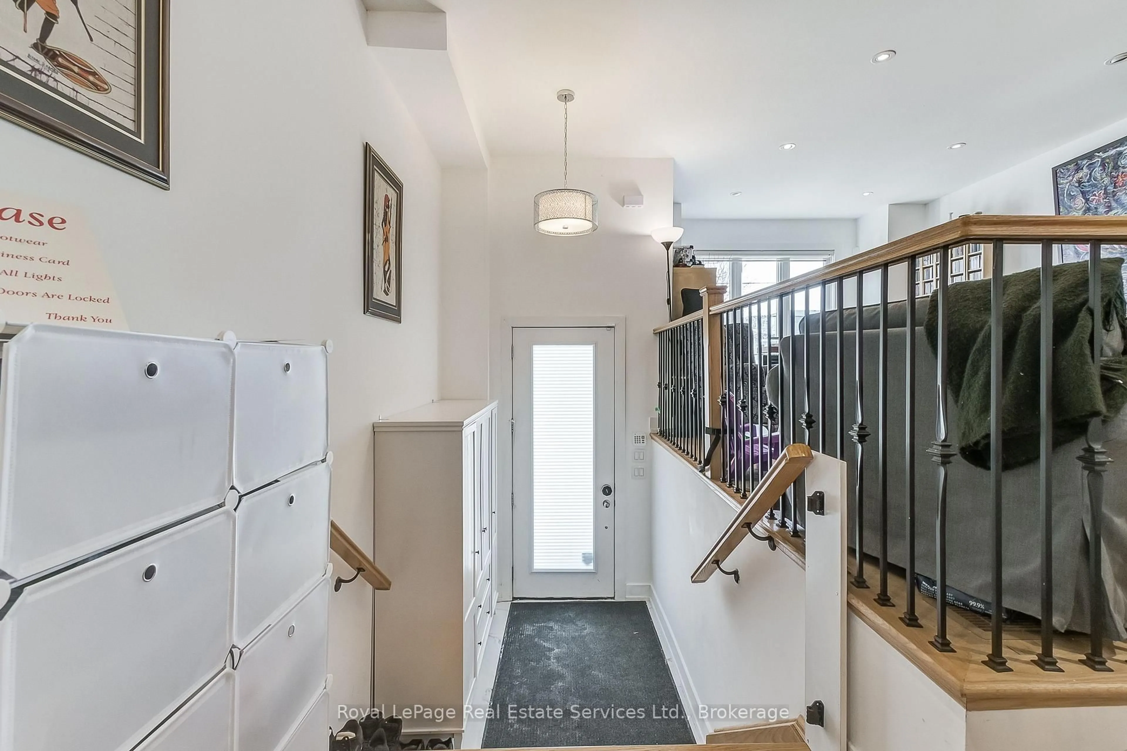 Unknown for 176 Leyton Ave, Toronto Ontario M1L 3V6