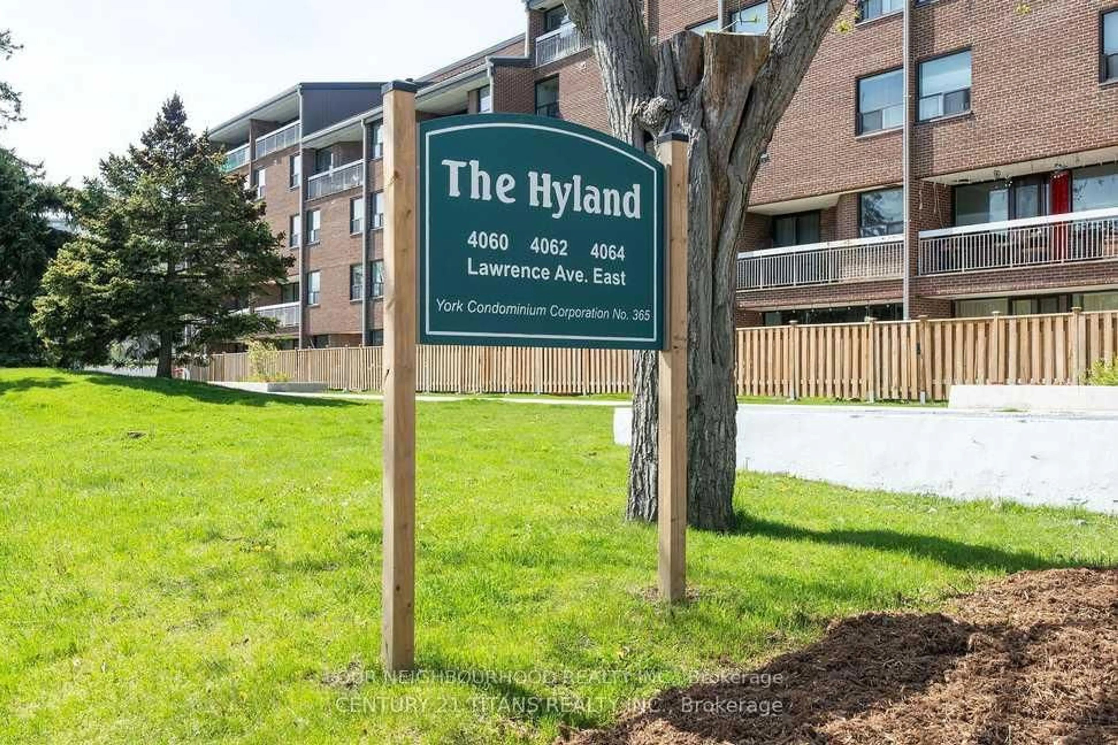 Indoor foyer for 4064 Lawrence Ave #205, Toronto Ontario M1E 4V6