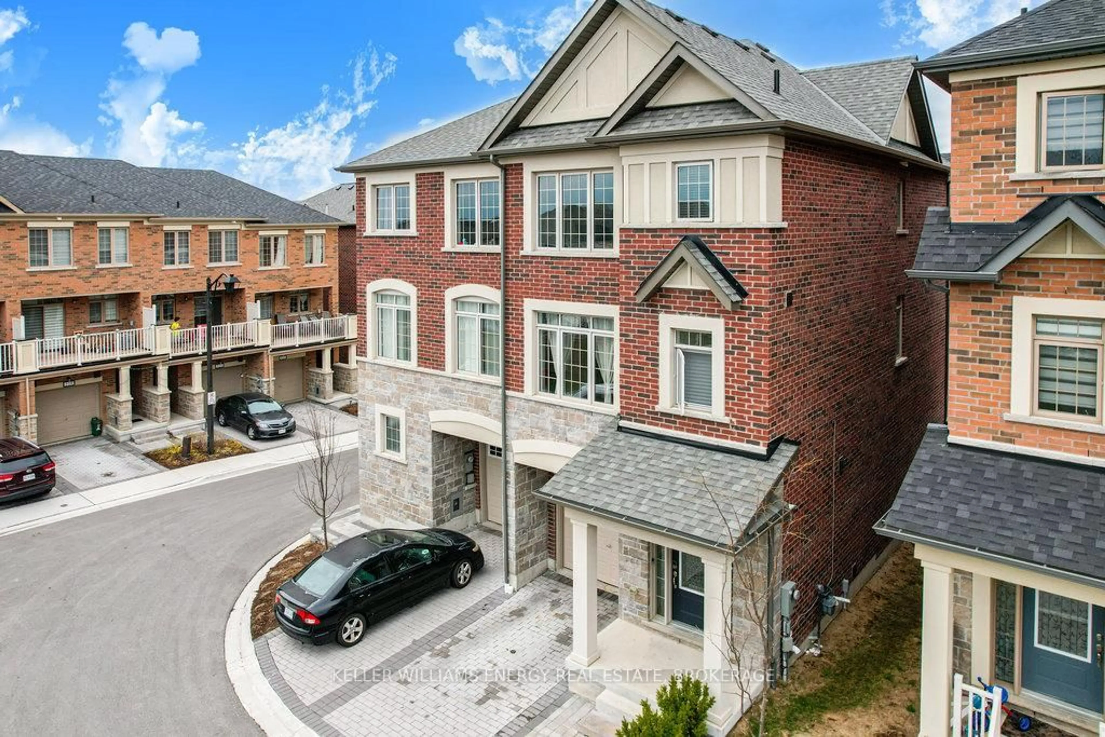 A pic from outside/outdoor area/front of a property/back of a property/a pic from drone, street for 4 Healthcote Lane, Ajax Ontario L1Z 0V2