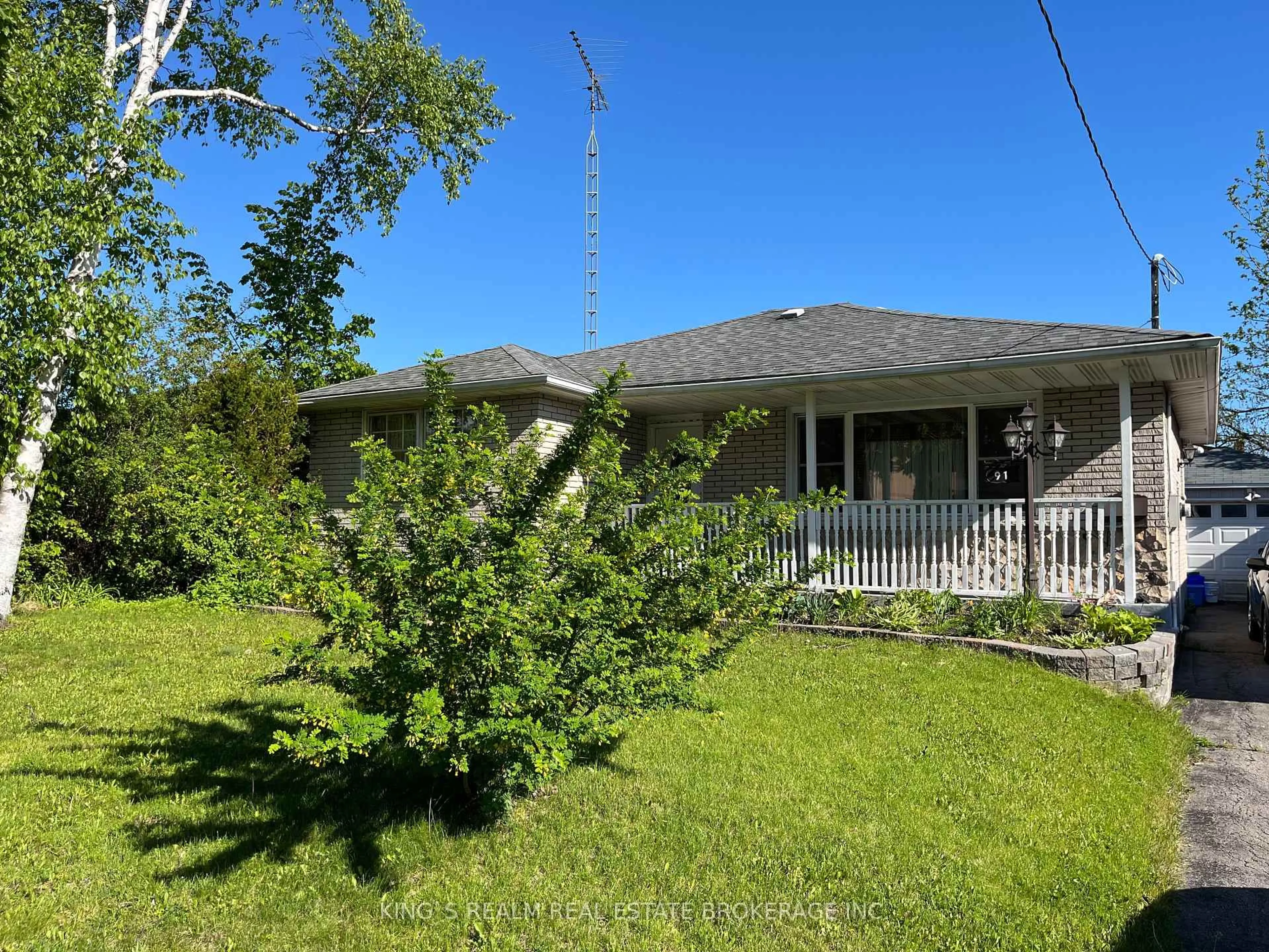 A pic from outside/outdoor area/front of a property/back of a property/a pic from drone, unknown for 91 Wayne Ave, Oshawa Ontario L1G 3R1