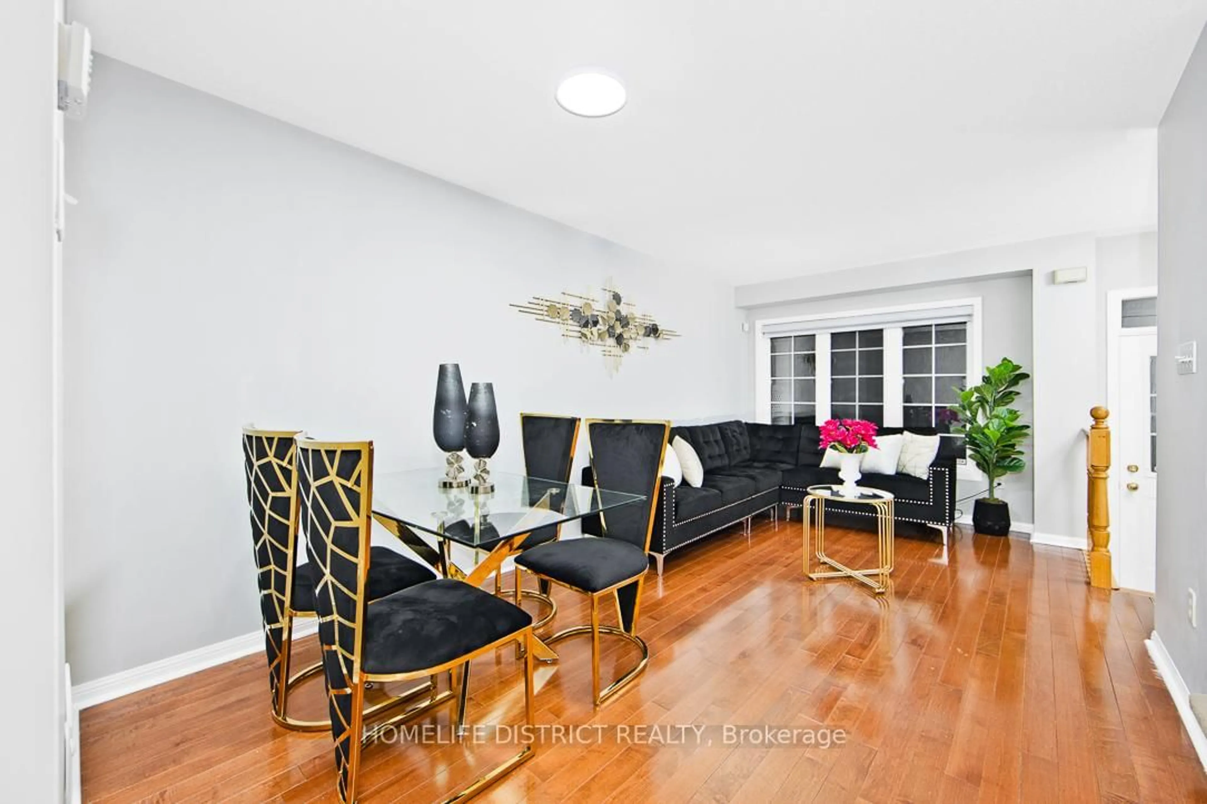Living room with furniture, wood/laminate floor for 77 Coyote Cres, Toronto Ontario M1B 6H2
