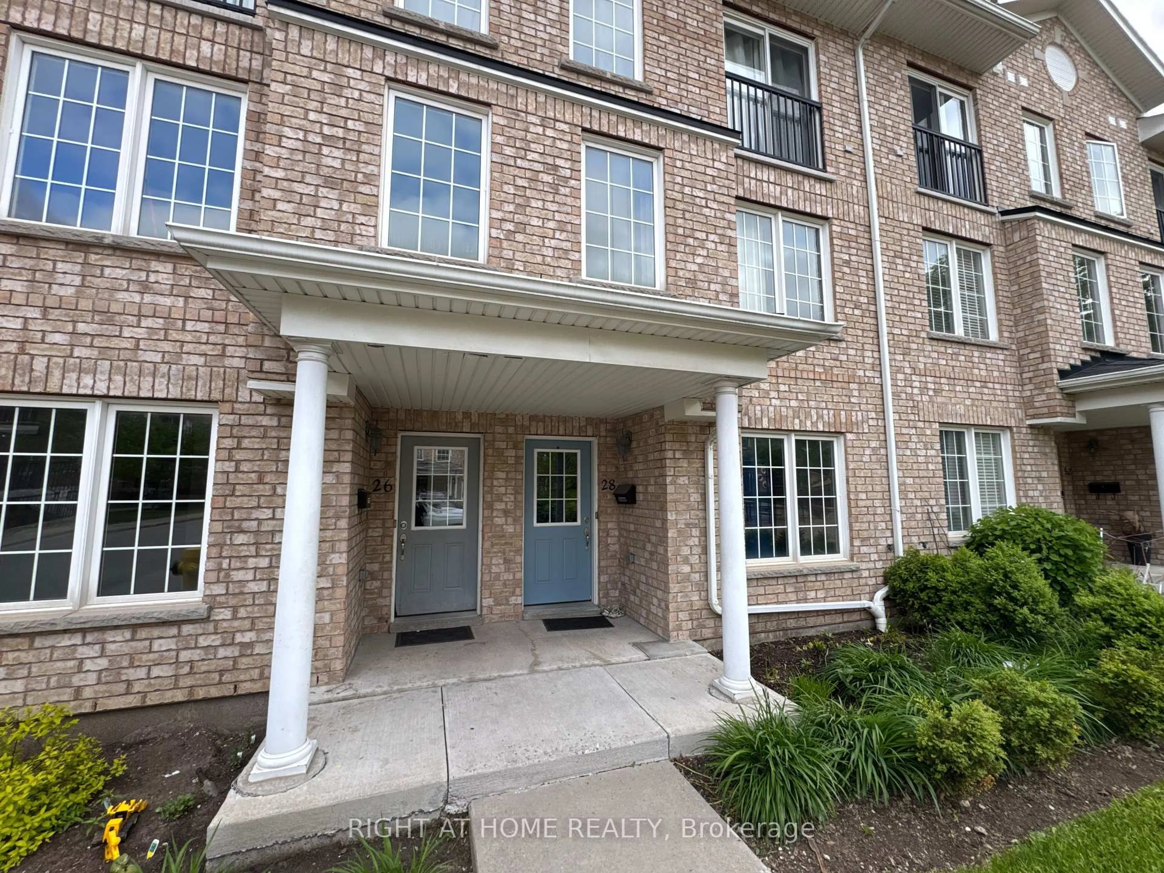 Unknown for 28 Strangford Lane, Toronto Ontario M1L 0E4