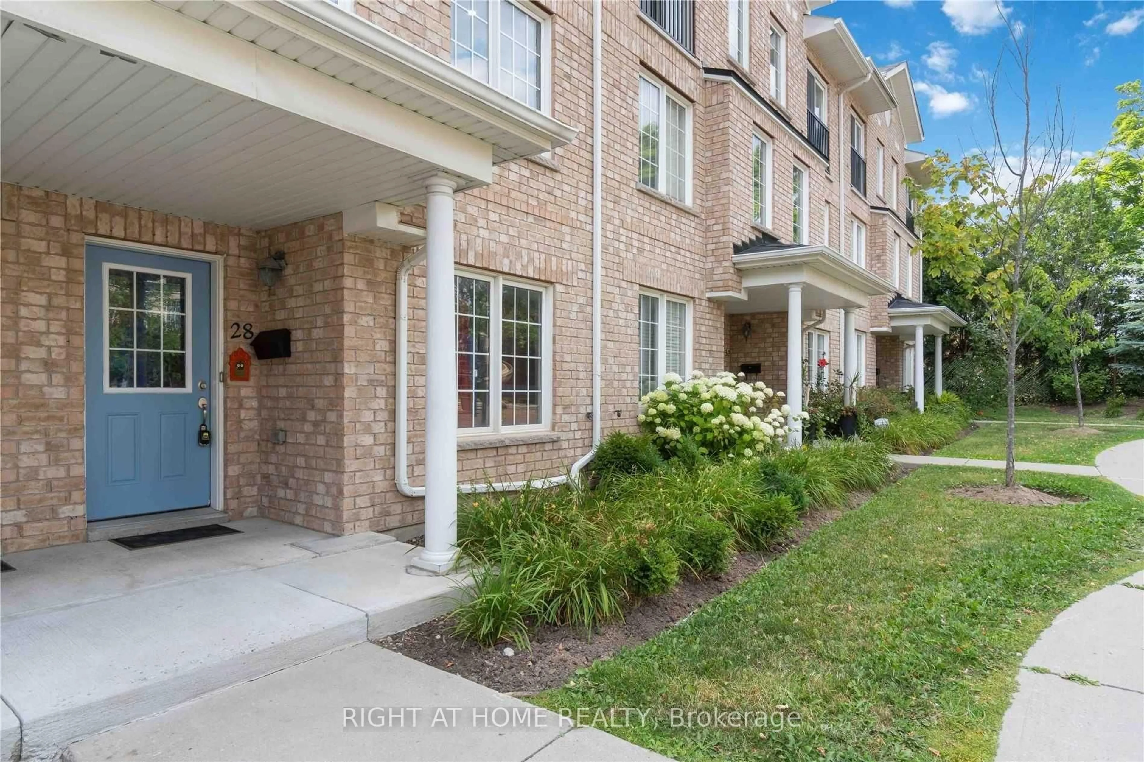 Unknown for 28 Strangford Lane, Toronto Ontario M1L 0E4