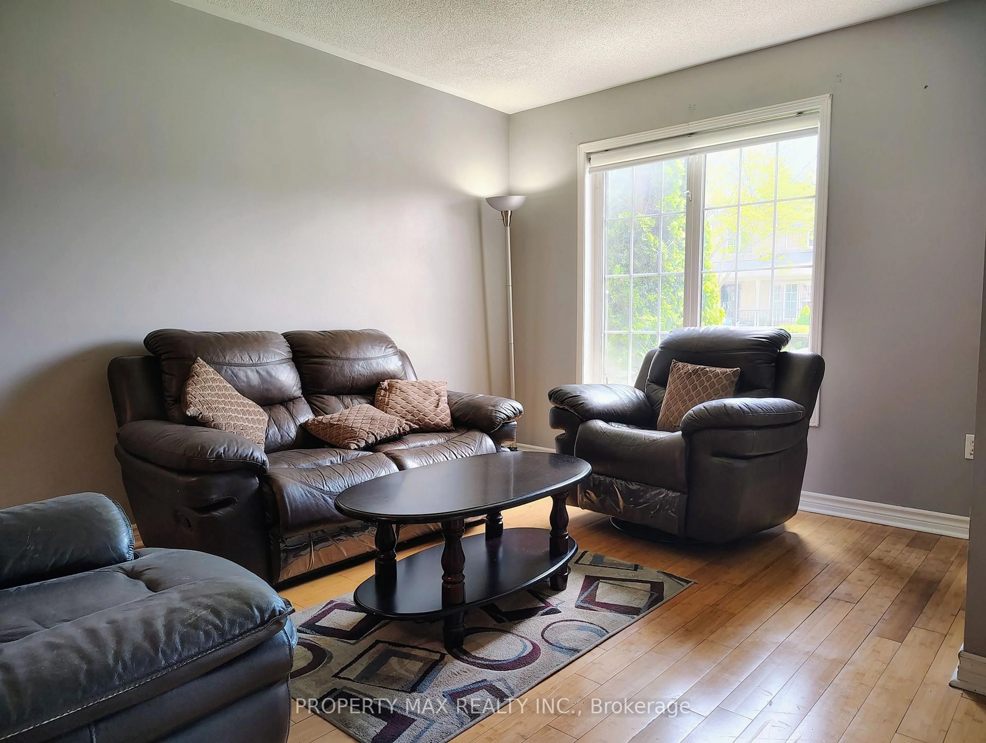 Living room with furniture, wood/laminate floor for 84 Bridlegrove Dr, Toronto Ontario M1W 3W9