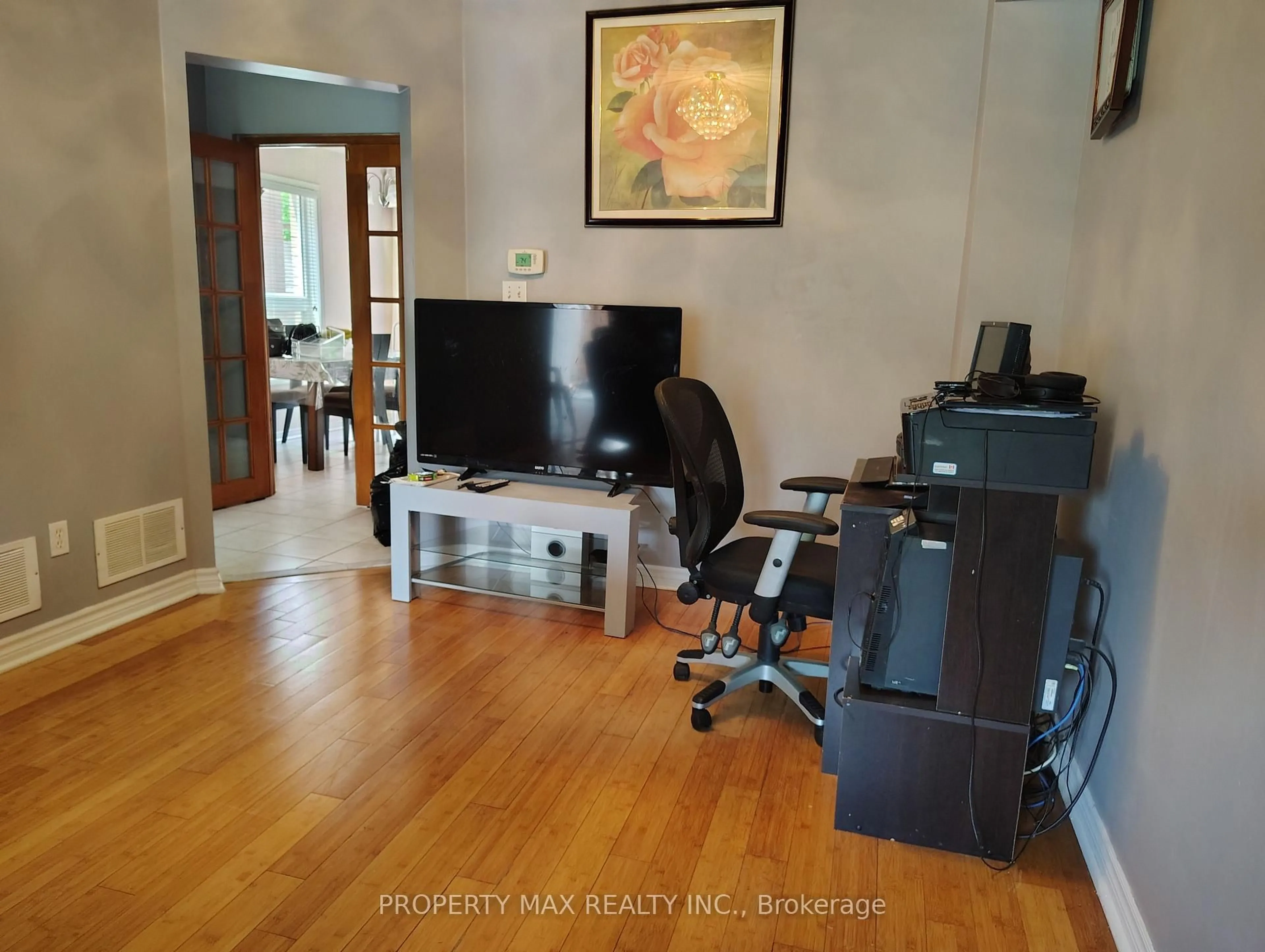 A pic of a room for 84 Bridlegrove Dr, Toronto Ontario M1W 3W9