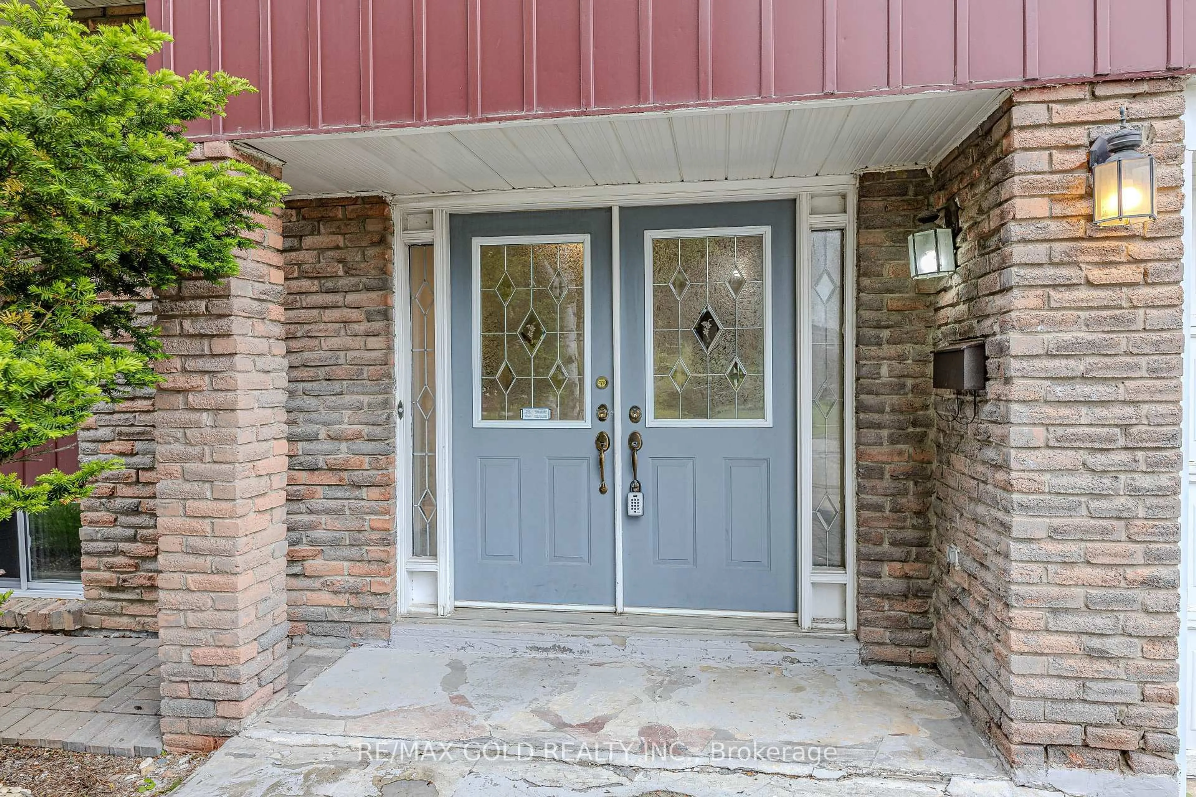 Indoor entryway for 37 Boundy Cres, Toronto Ontario M1W 2E3