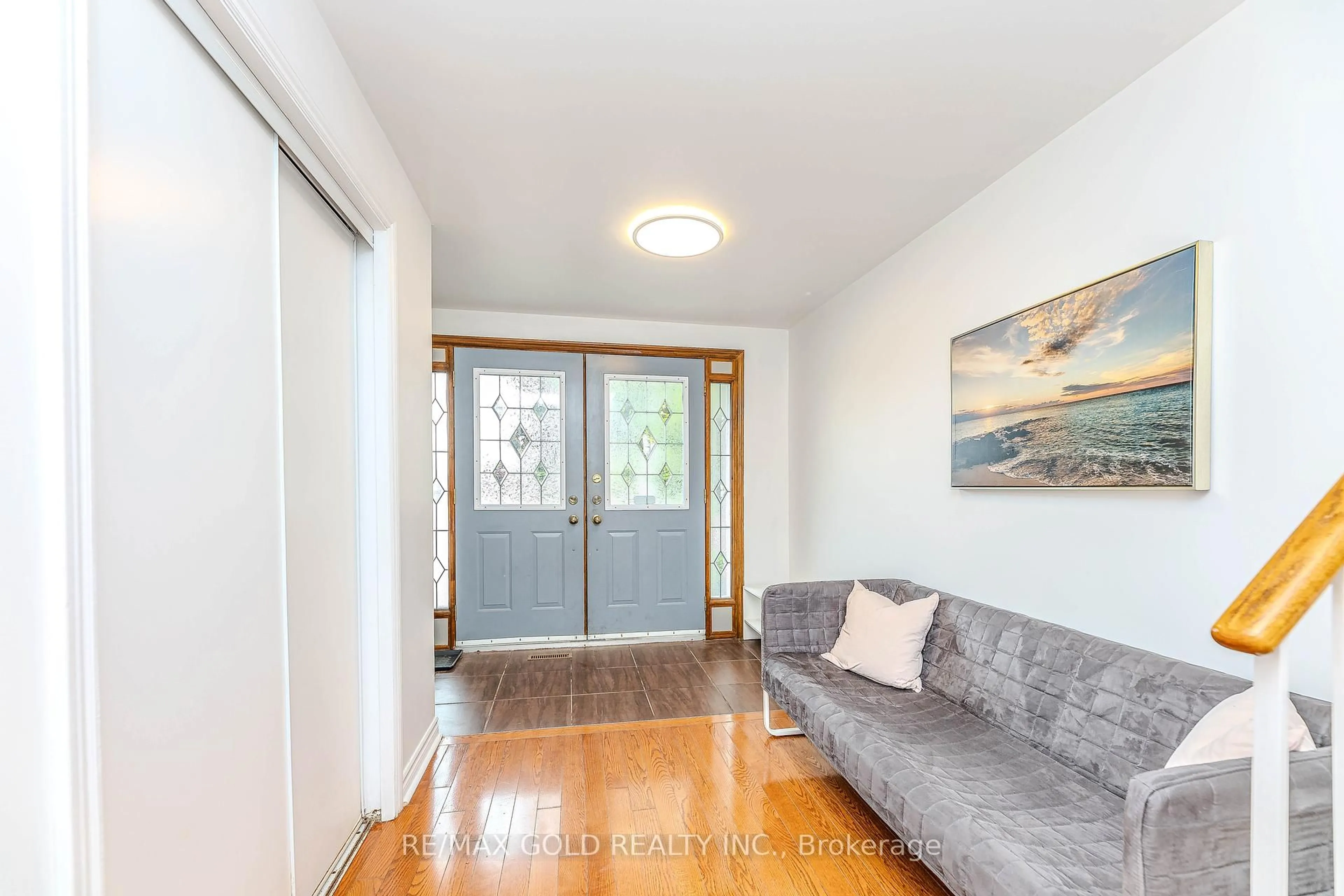 Indoor entryway for 37 Boundy Cres, Toronto Ontario M1W 2E3