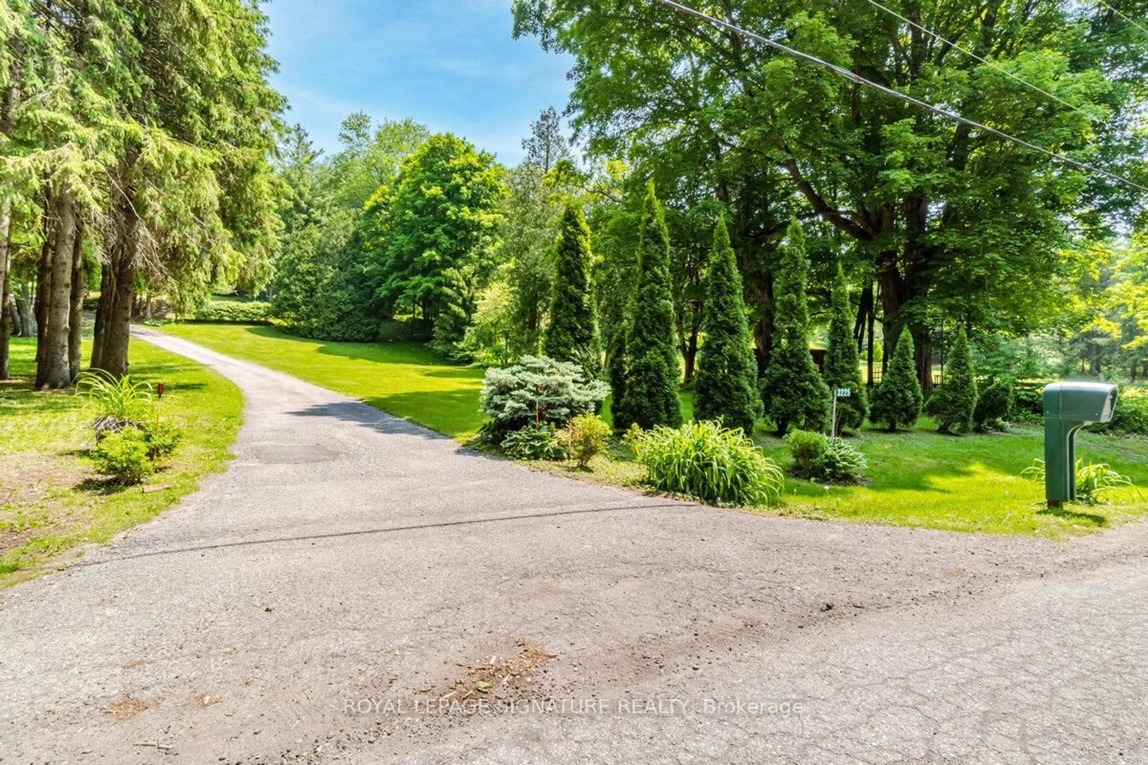 A pic from outside/outdoor area/front of a property/back of a property/a pic from drone, forest/trees view for 3225 Greenwood Rd, Pickering Ontario L1X 0J3