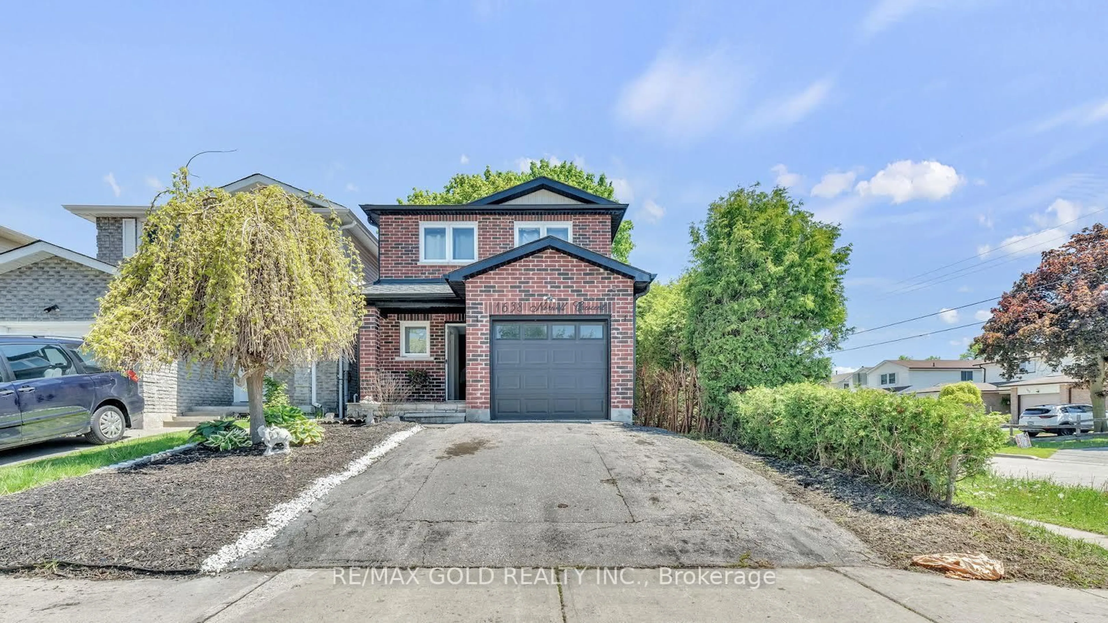 Home with brick exterior material, street for 1638 Norwill Cres, Oshawa Ontario L1G 7V2