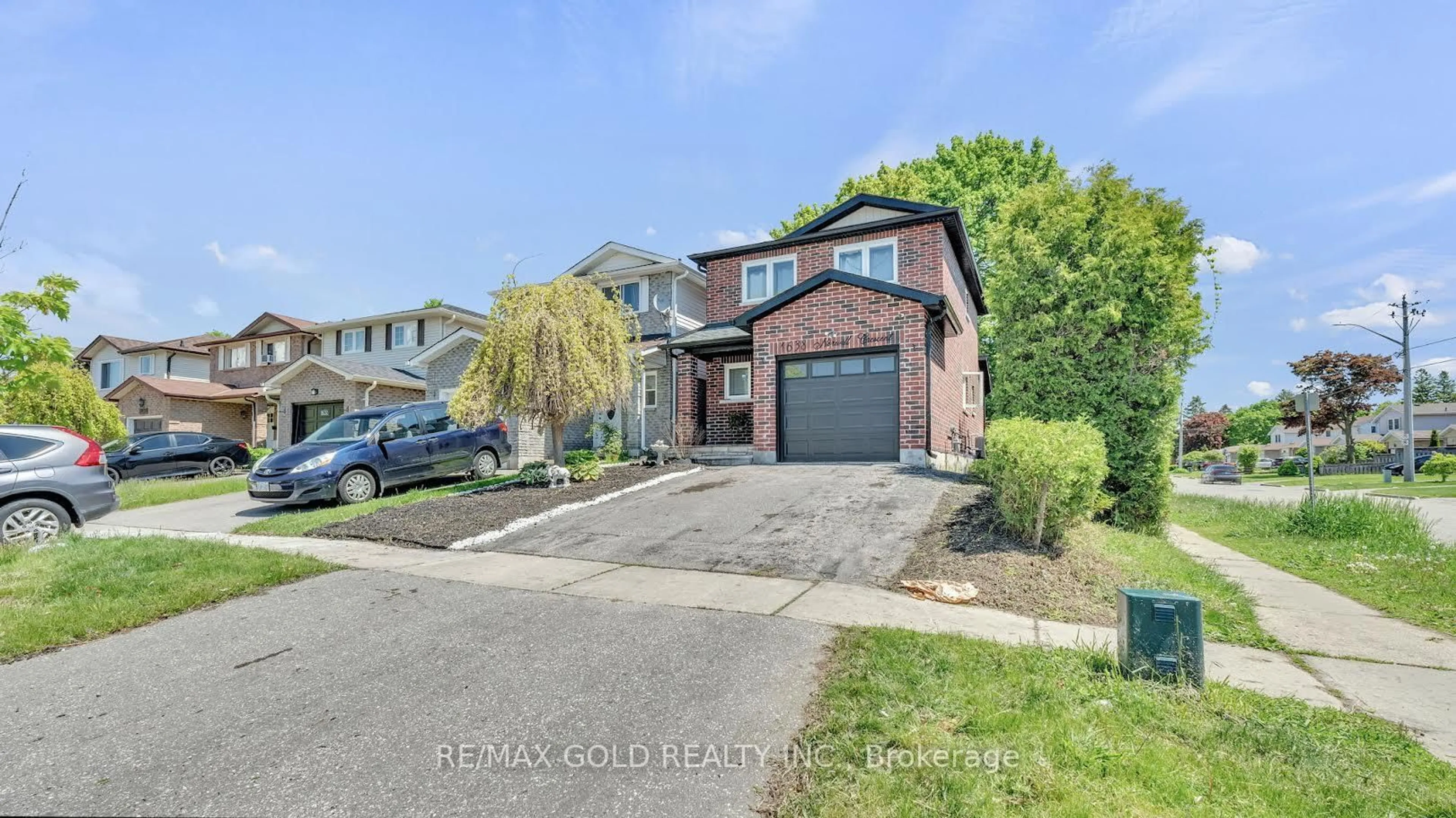 Home with brick exterior material, street for 1638 Norwill Cres, Oshawa Ontario L1G 7V2