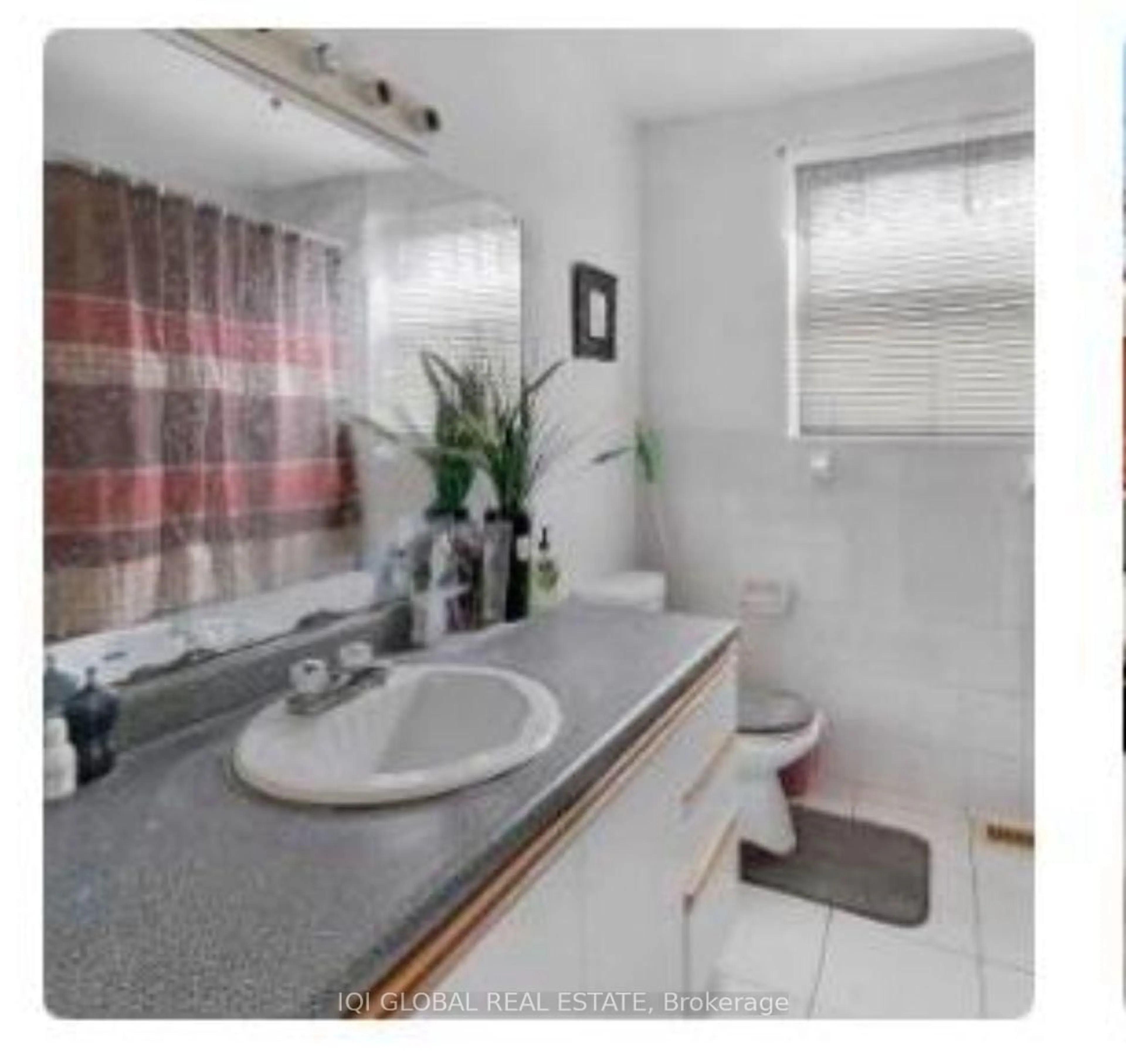 Standard bathroom, unknown for 17 Mack Ave, Toronto Ontario M1L 1M2