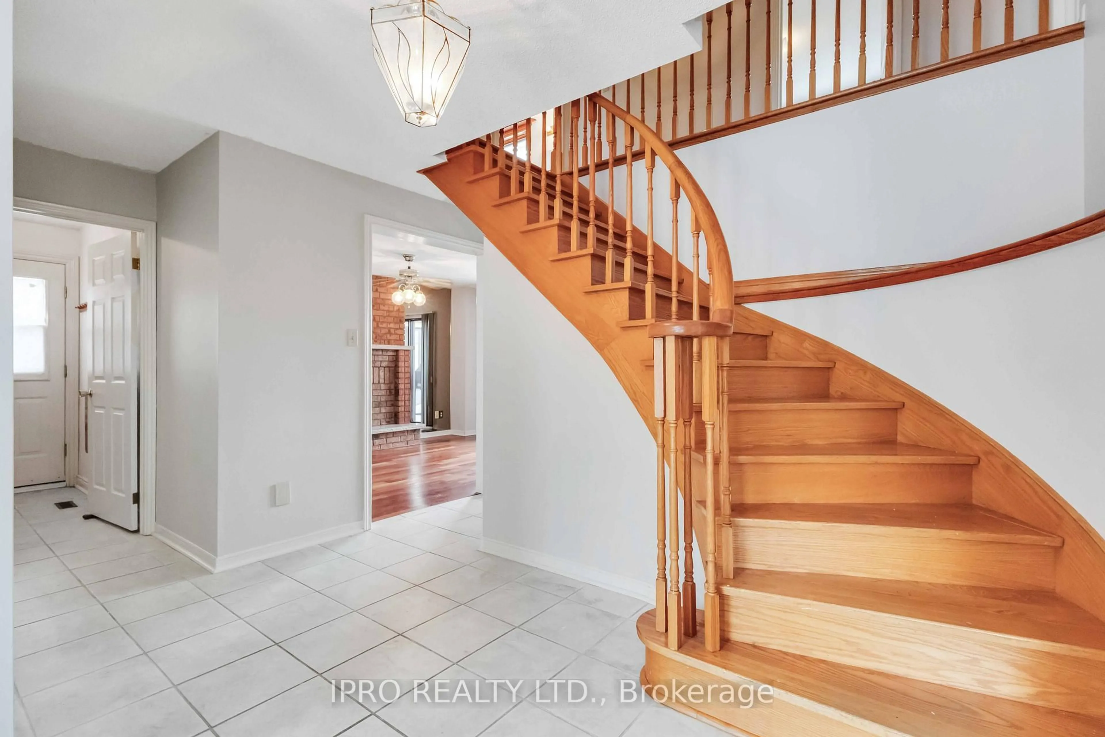 Unknown for 8 Belmont Crt, Whitby Ontario L1N 7Z8