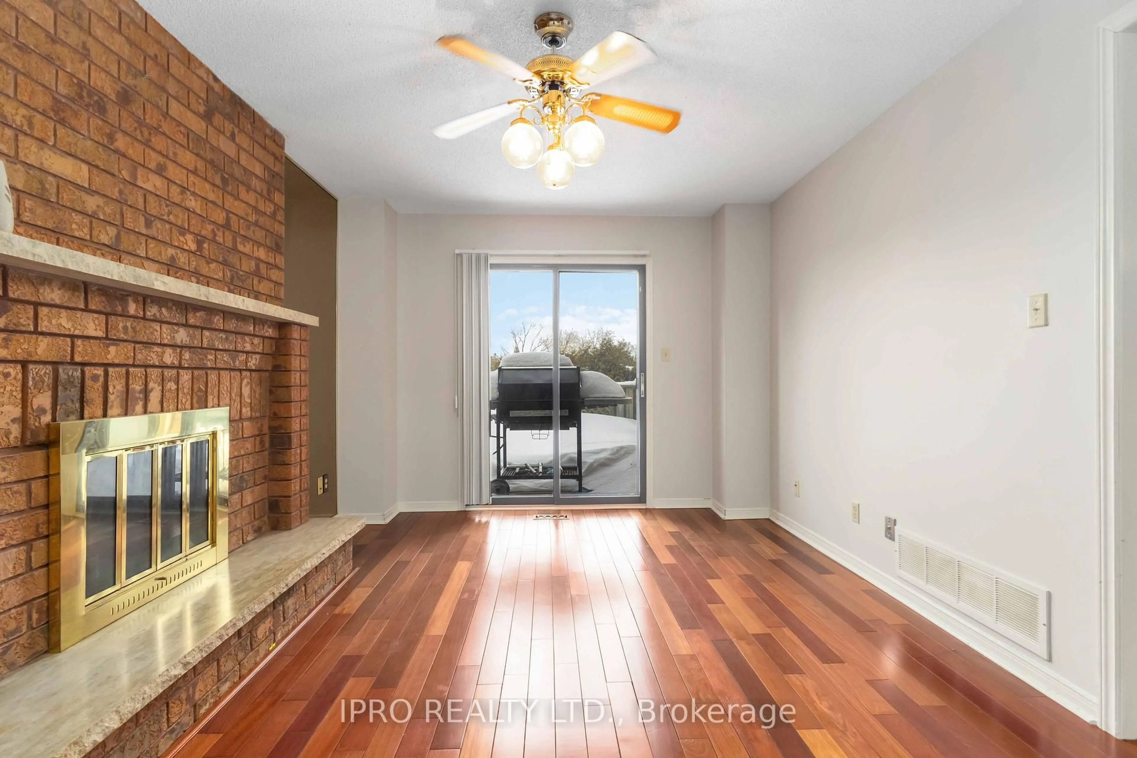 Unknown for 8 Belmont Crt, Whitby Ontario L1N 7Z8
