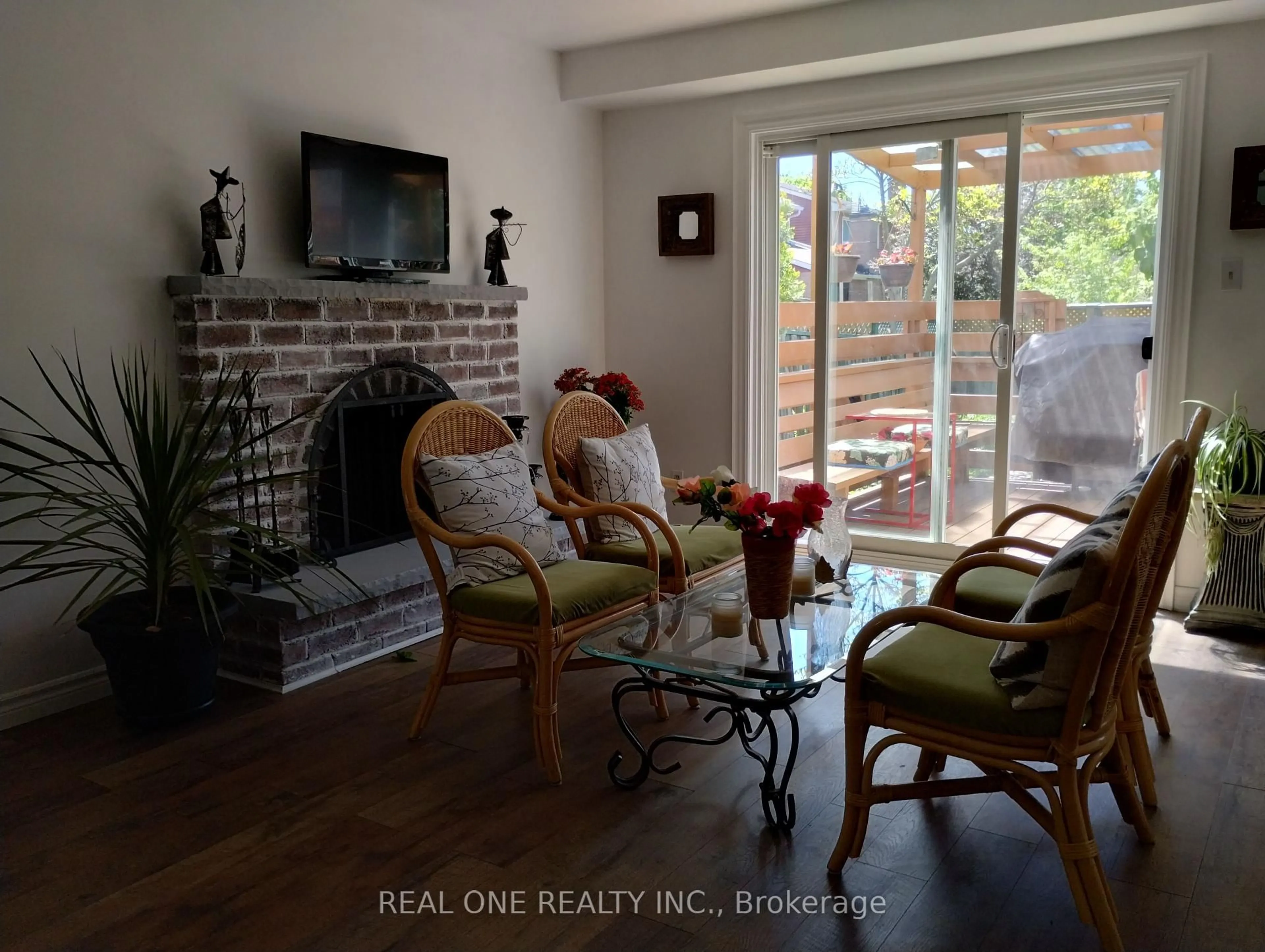 Living room with furniture, unknown for 7 McCool Crt, Toronto Ontario M1V 2E3