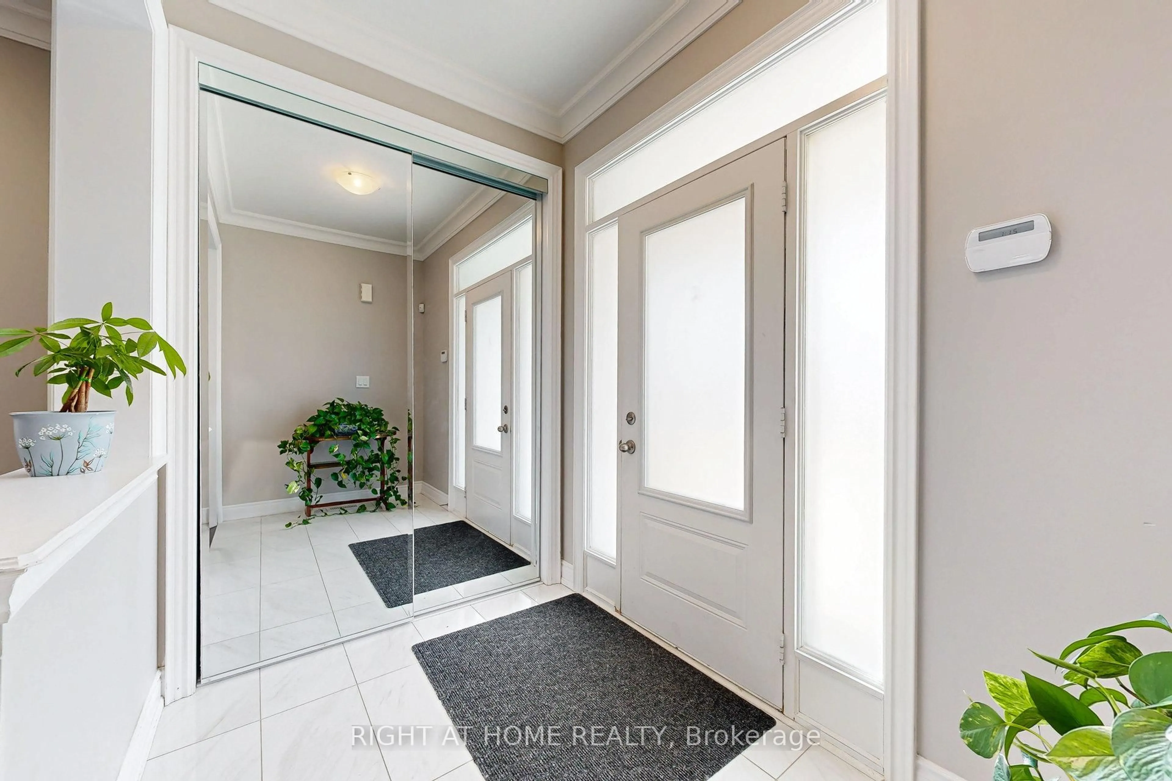Indoor entryway for 1058 Belcourt St, Pickering Ontario L1X 0G2
