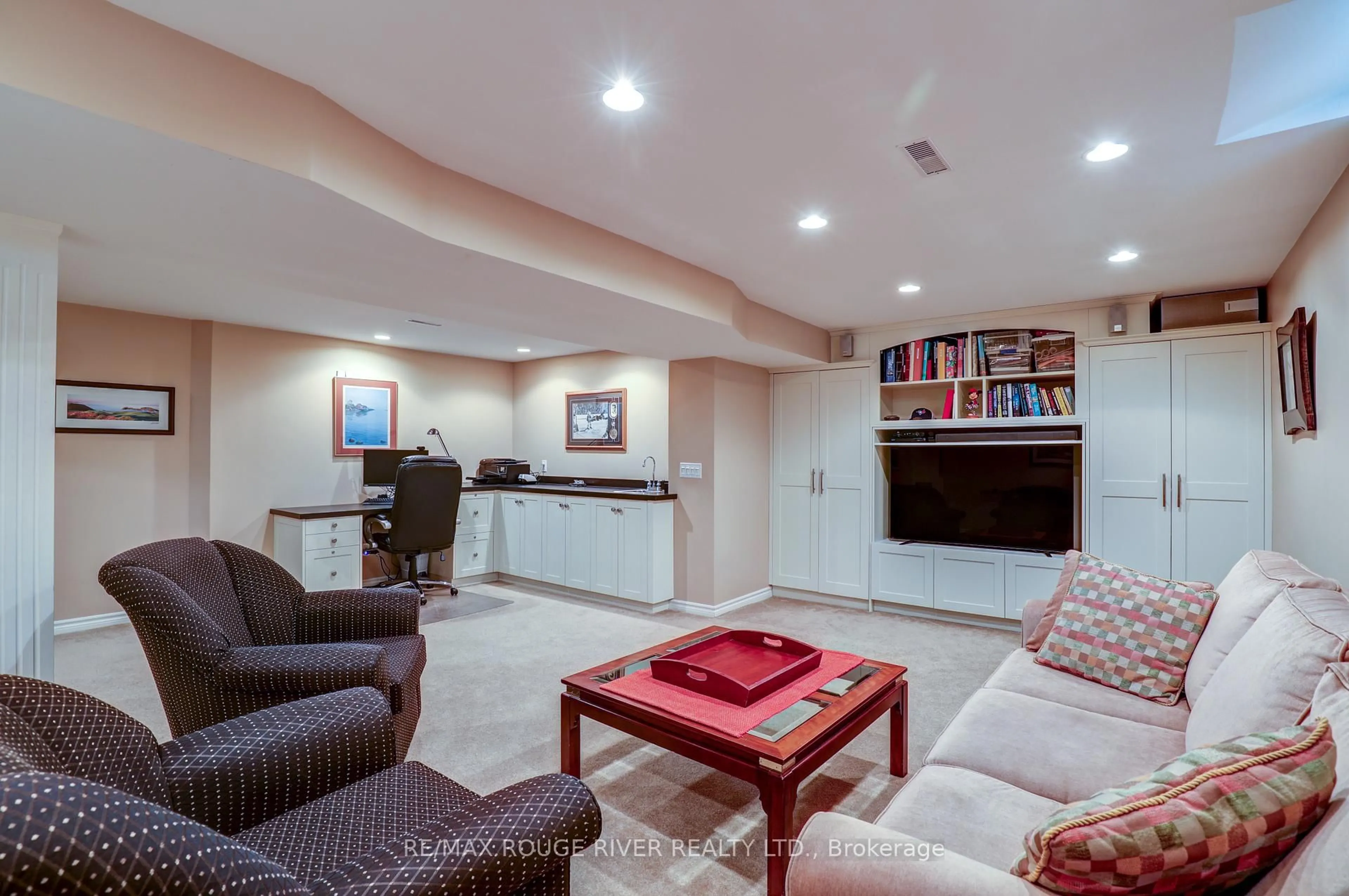 Living room with furniture, unknown for 560 Ashfield Crt, Pickering Ontario L1V 4Y3