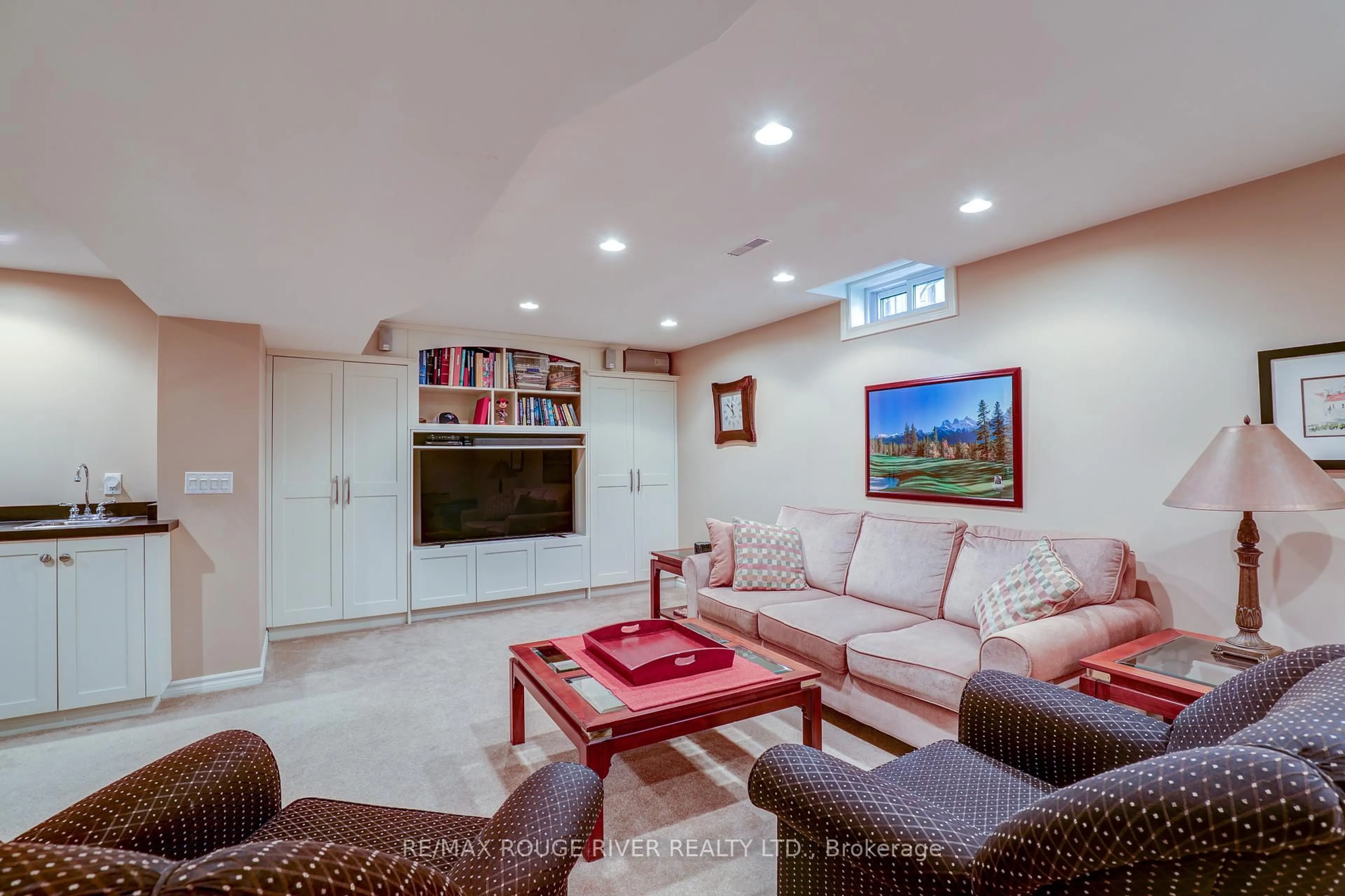Living room with furniture, unknown for 560 Ashfield Crt, Pickering Ontario L1V 4Y3