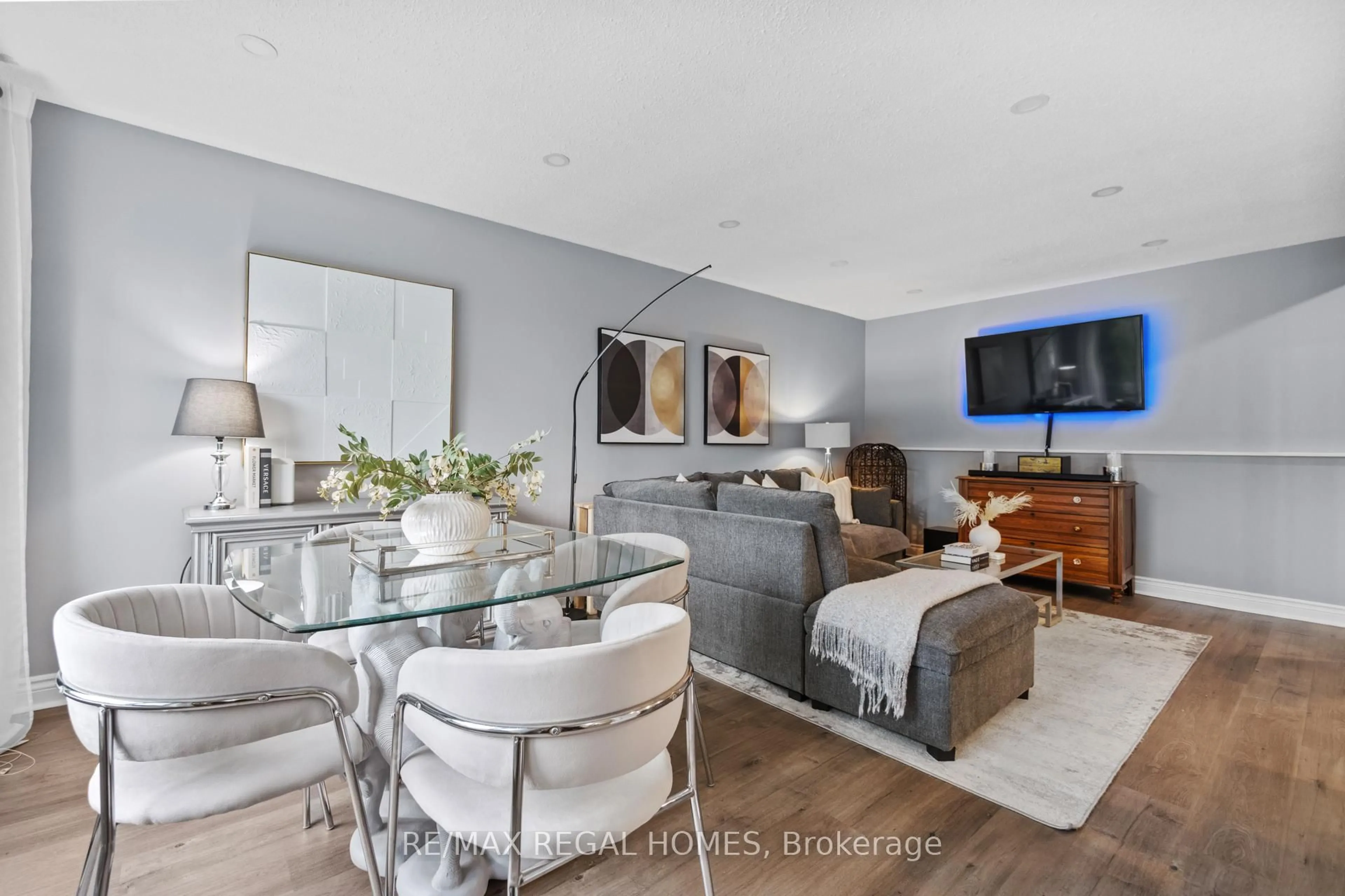Living room with furniture, unknown for 635 Capilano Cres, Oshawa Ontario L1H 7V3