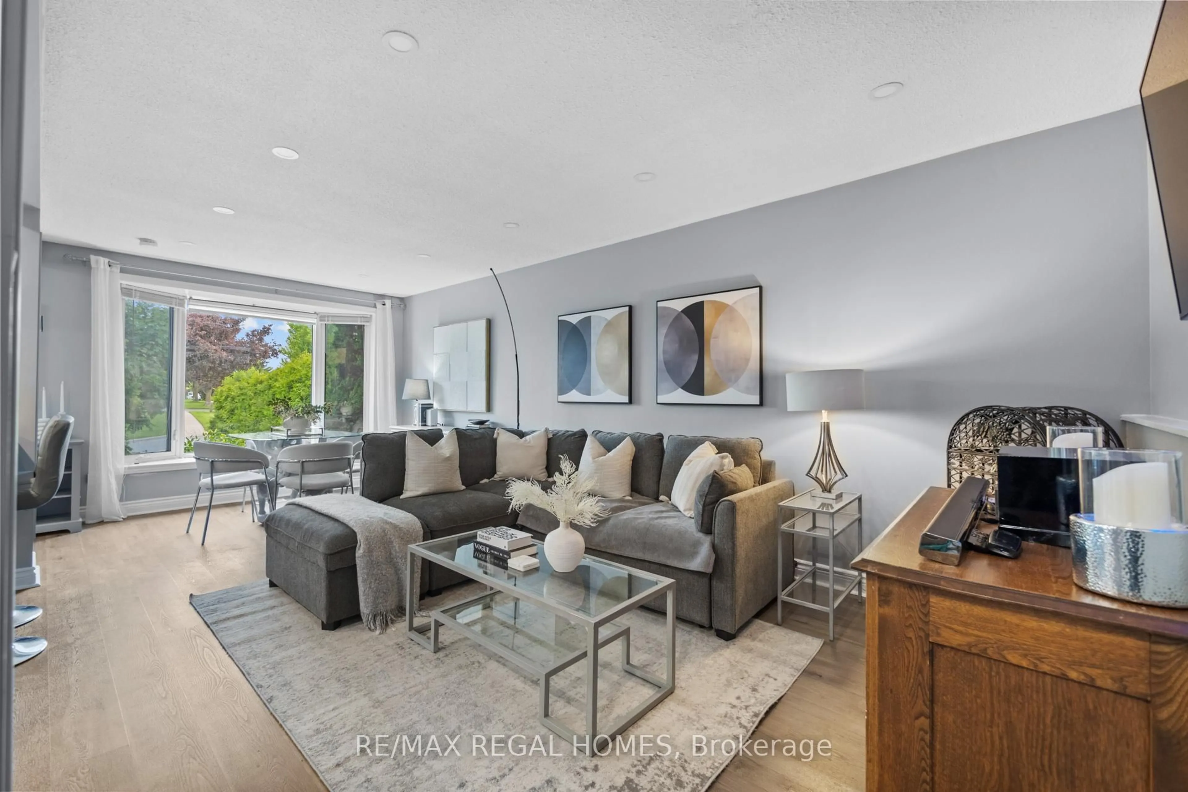 Living room with furniture, unknown for 635 Capilano Cres, Oshawa Ontario L1H 7V3
