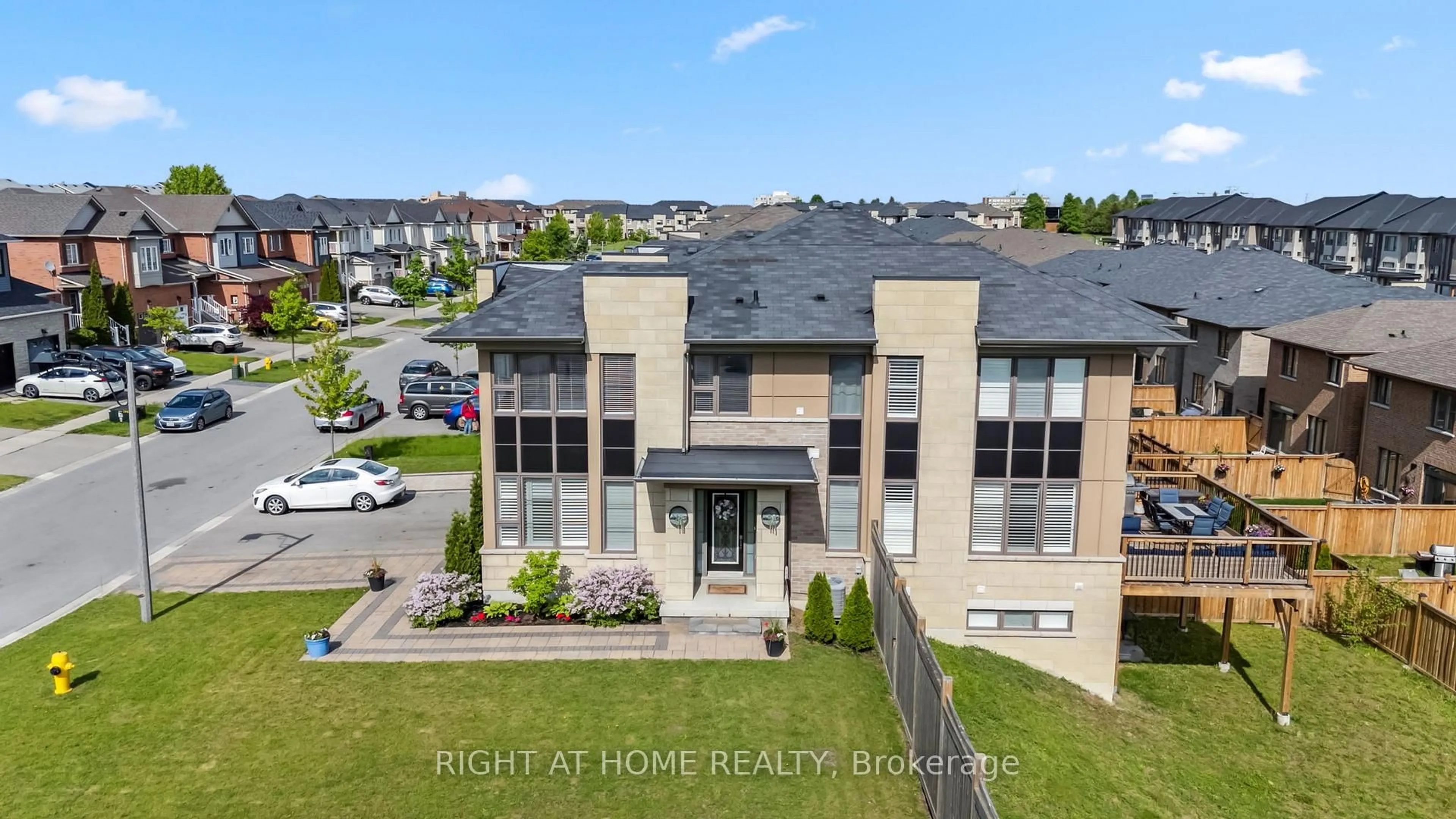 A pic from outside/outdoor area/front of a property/back of a property/a pic from drone, unknown for 95 Barrister Ave, Whitby Ontario L1R 0N3